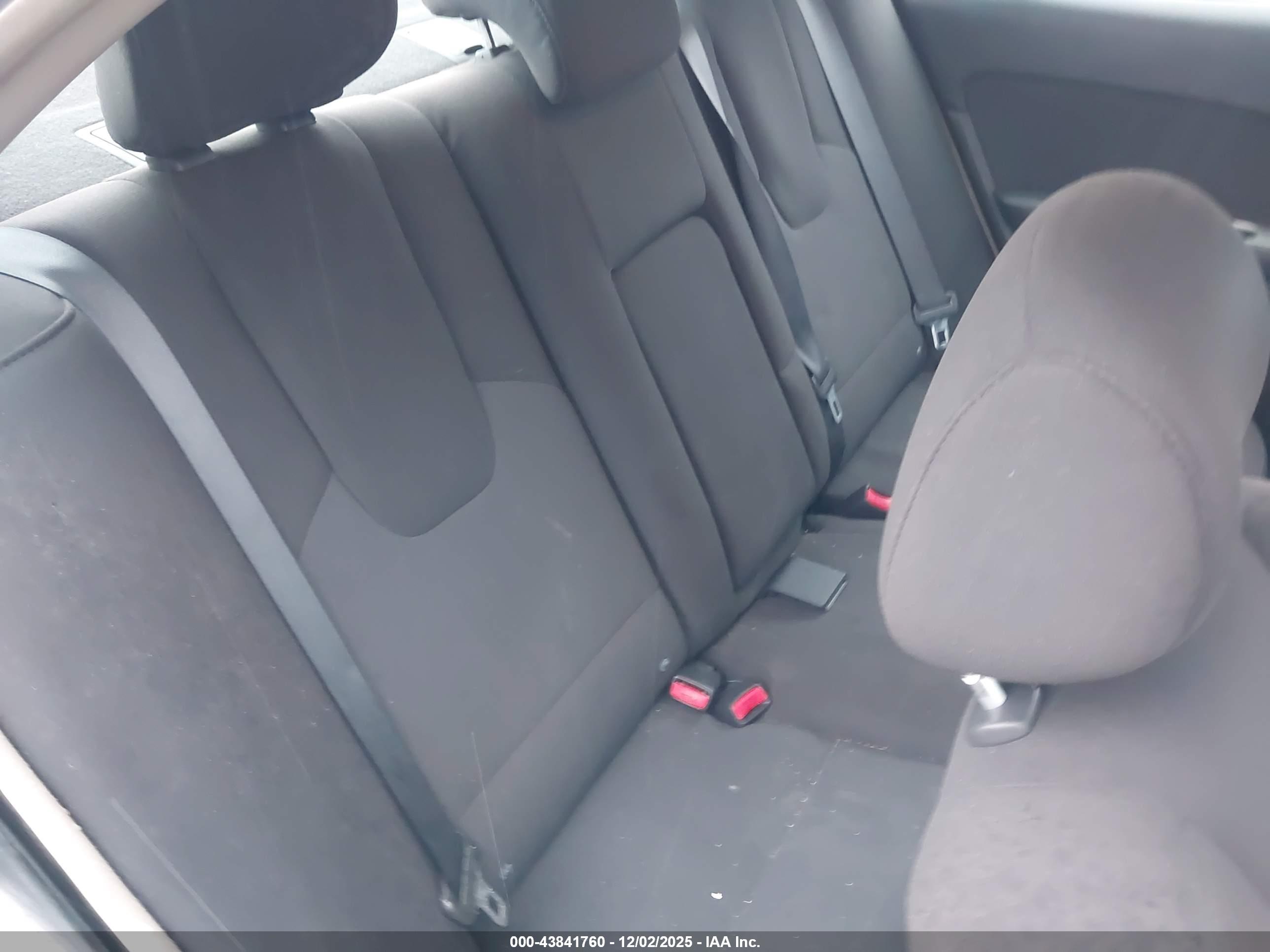 FORD FUSION image 8
