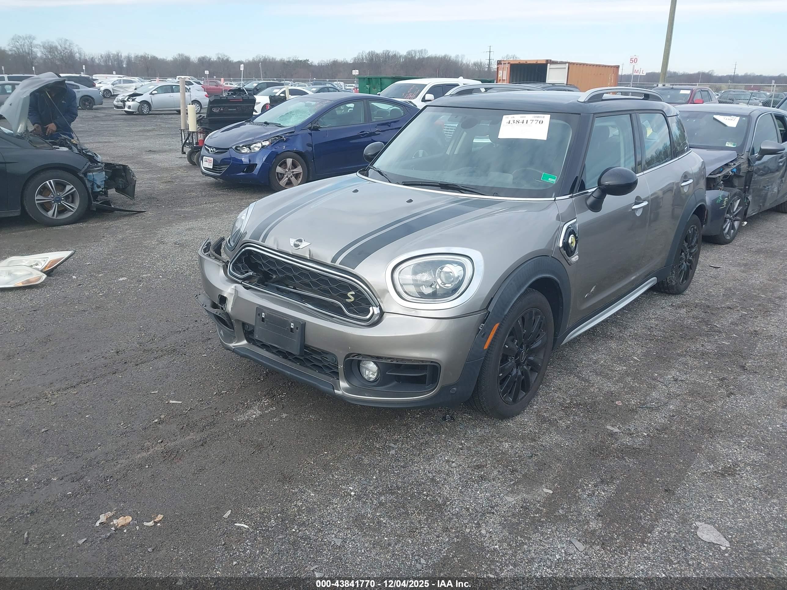 MINI E image 2