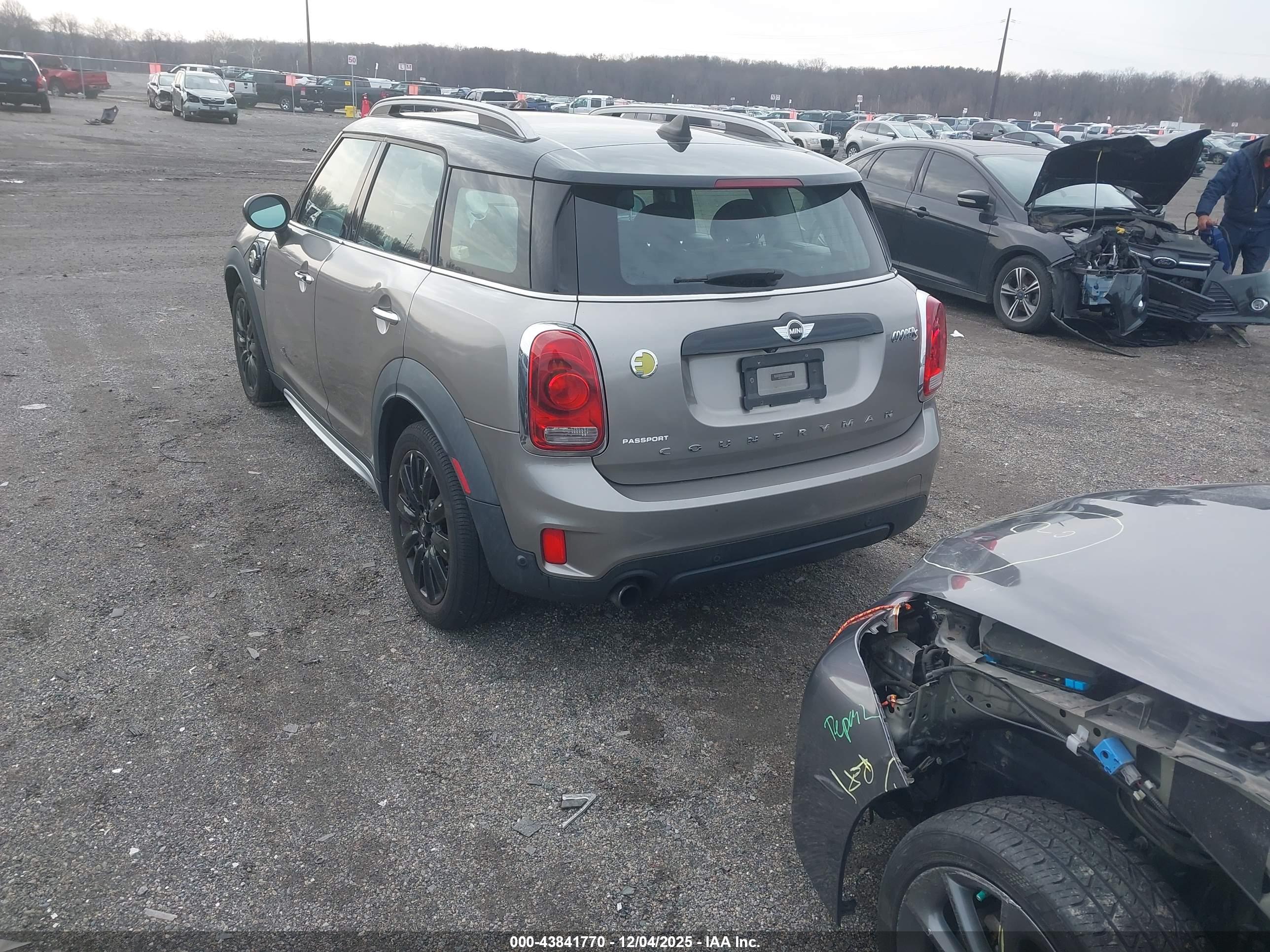 MINI E image 3