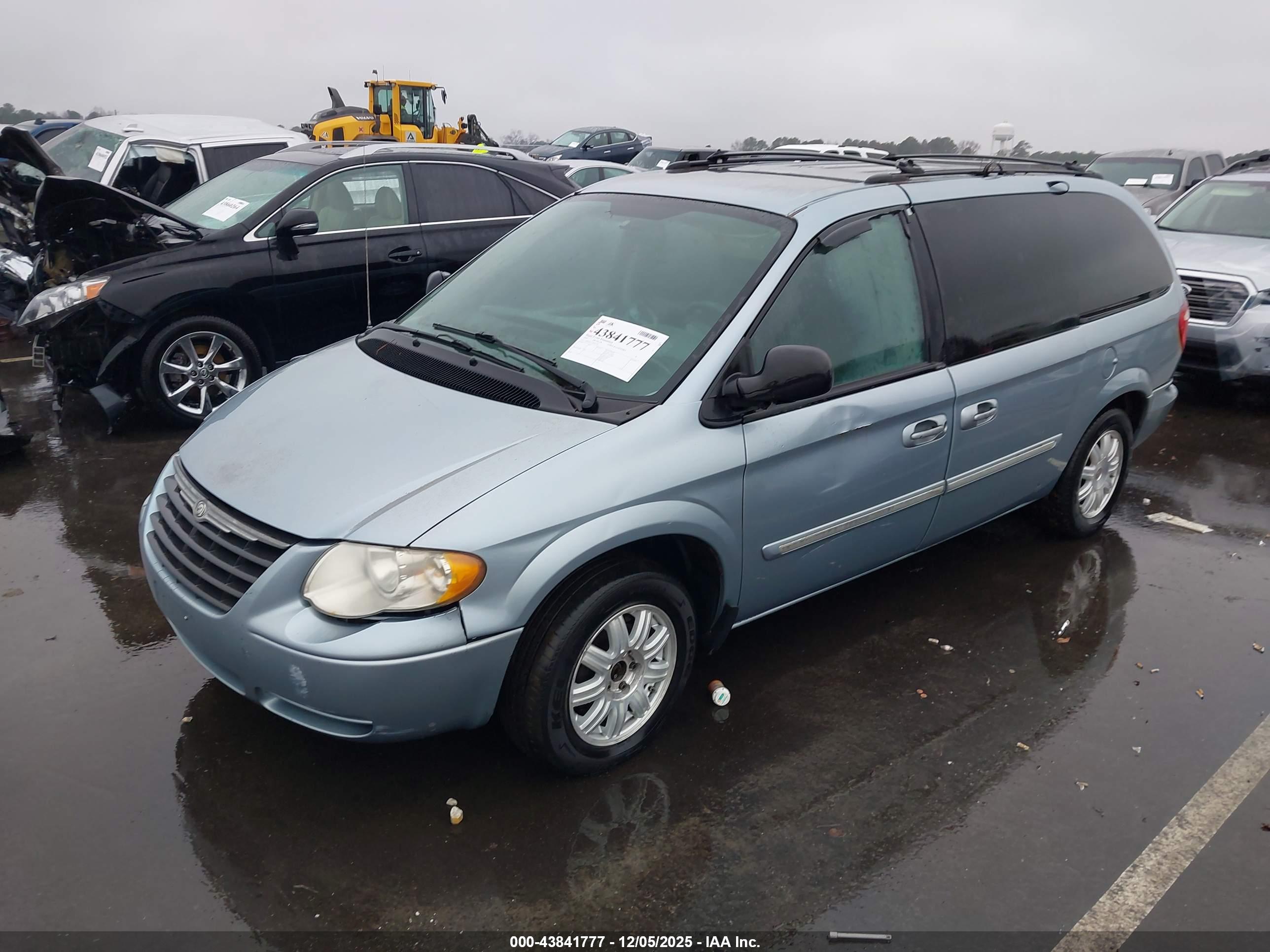 CHRYSLER TOWN image 2
