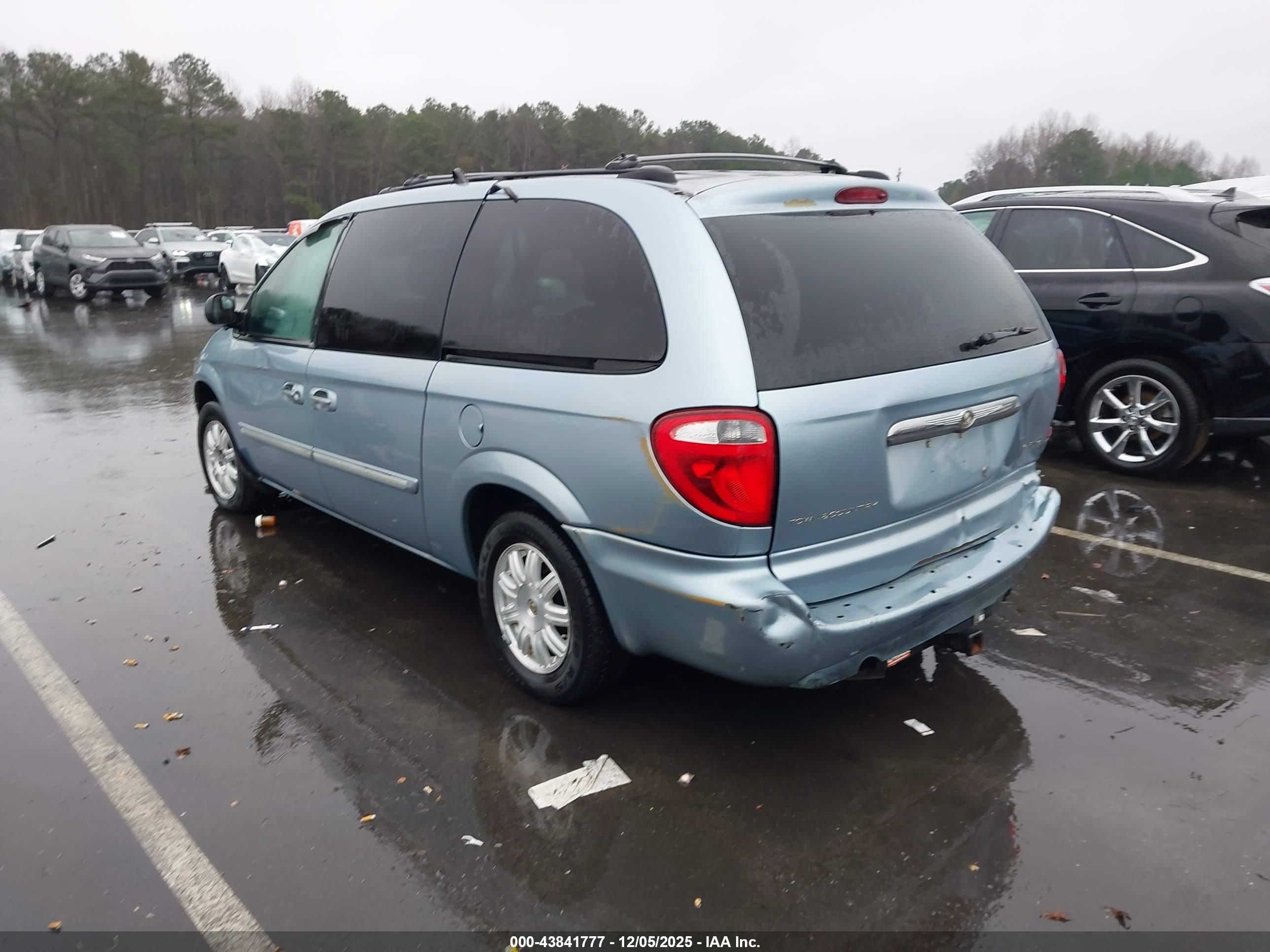 CHRYSLER TOWN image 3