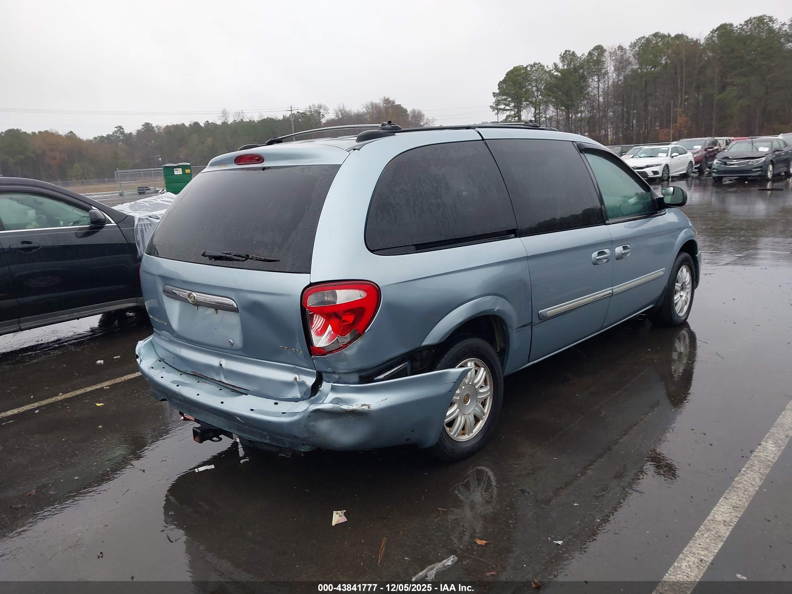 CHRYSLER TOWN image 4