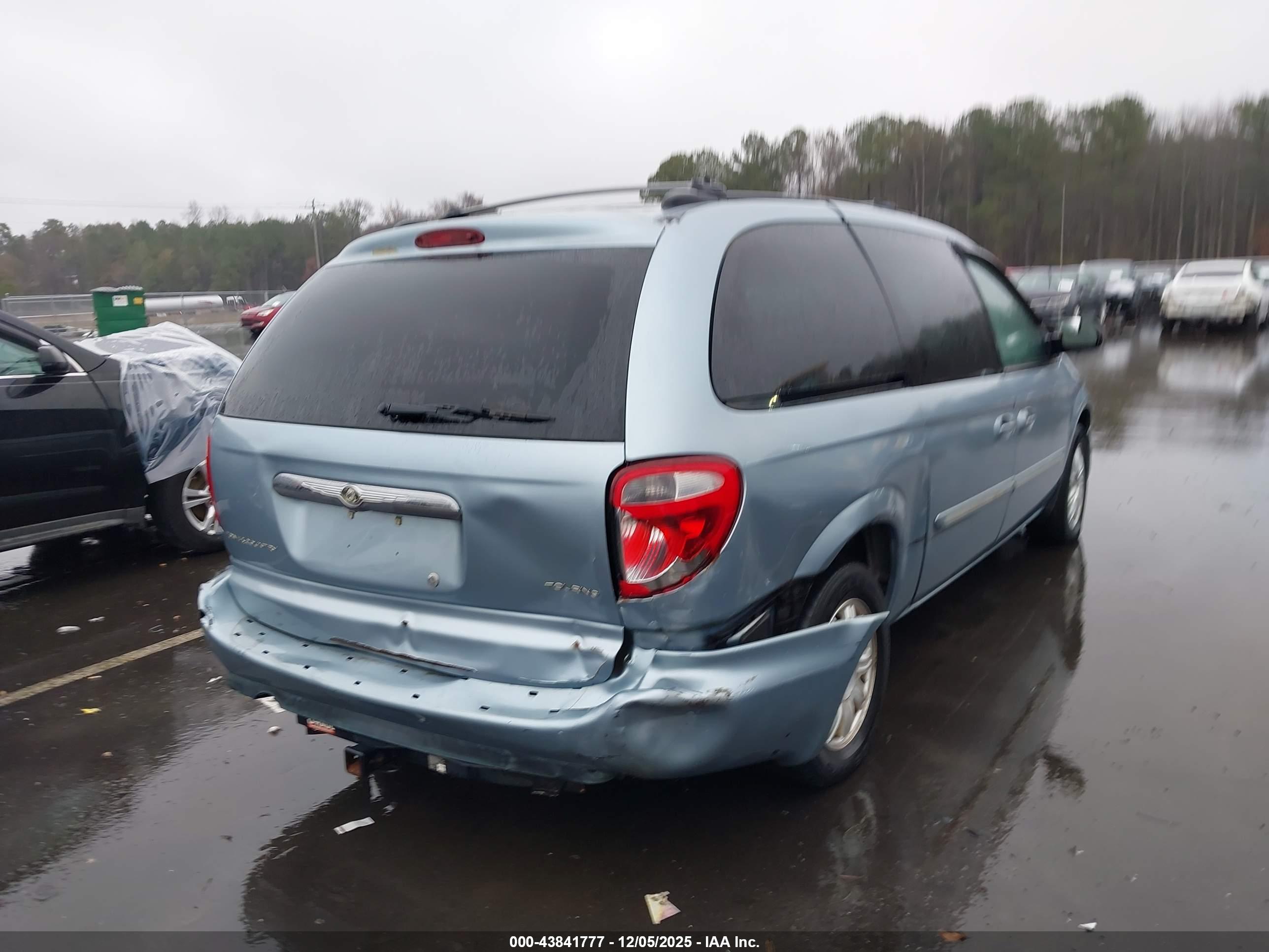 CHRYSLER TOWN image 6