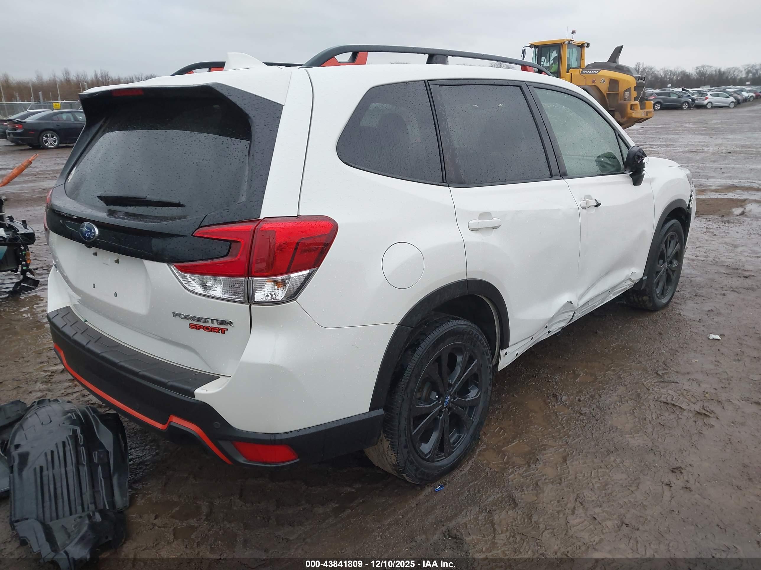 SUBARU FORESTER image 4