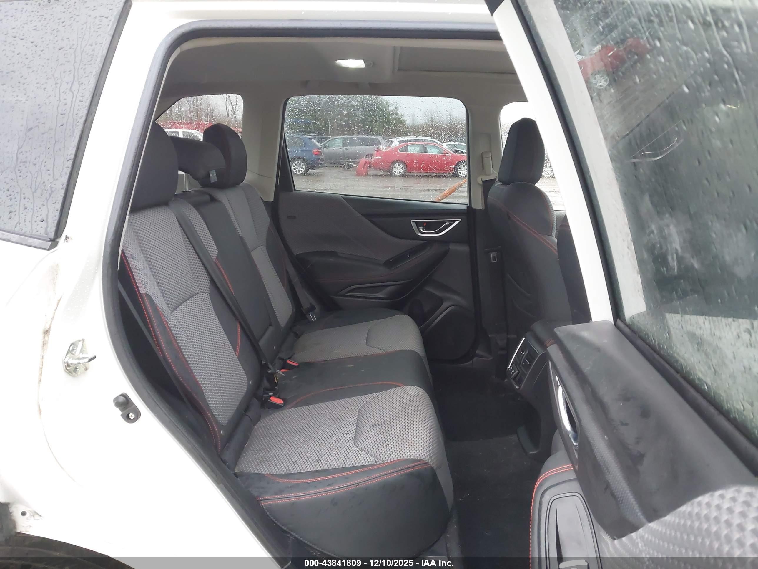 SUBARU FORESTER image 8