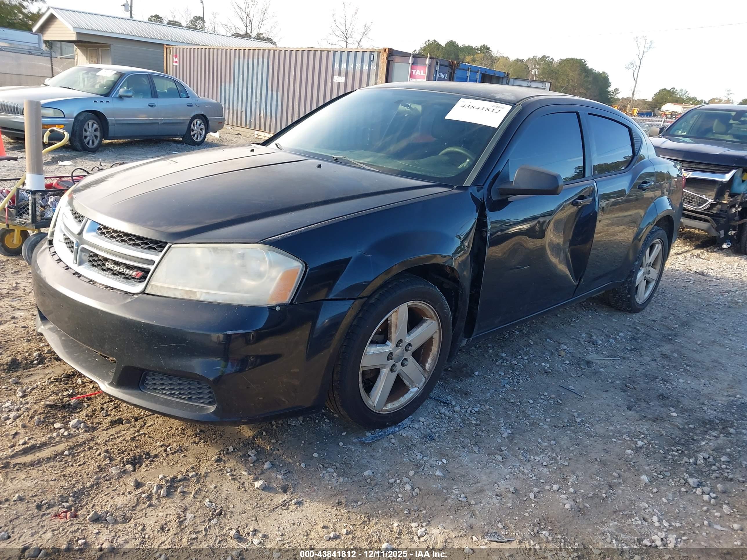 DODGE AVENGER image 2