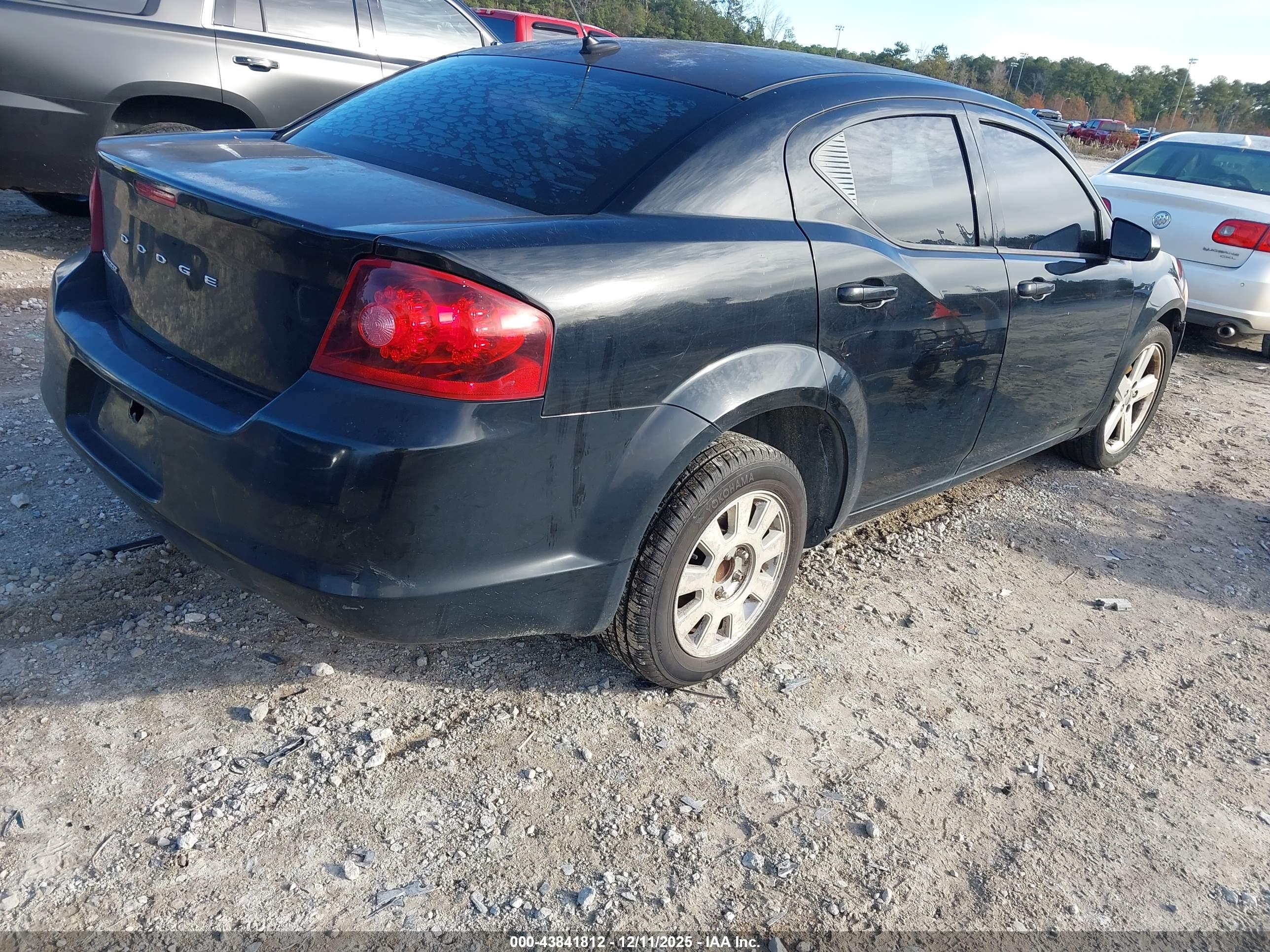 DODGE AVENGER image 4