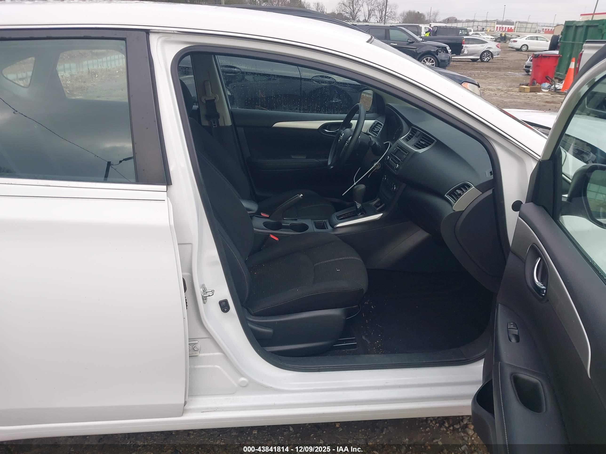 NISSAN SENTRA image 5