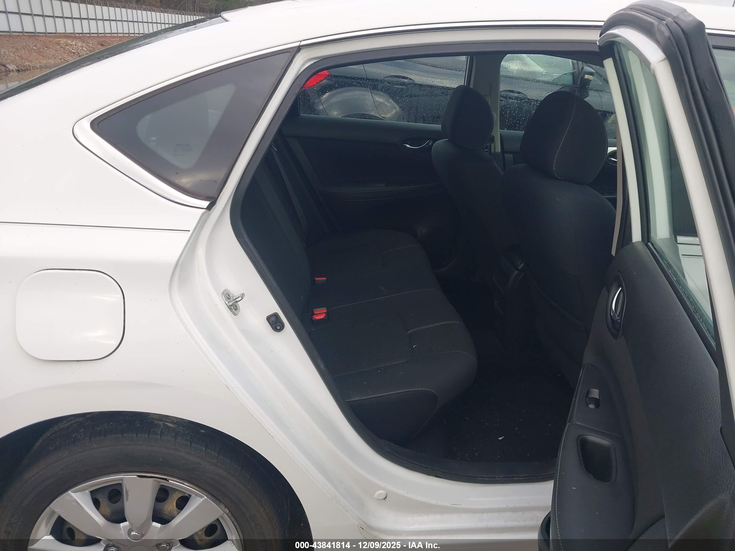 NISSAN SENTRA image 8