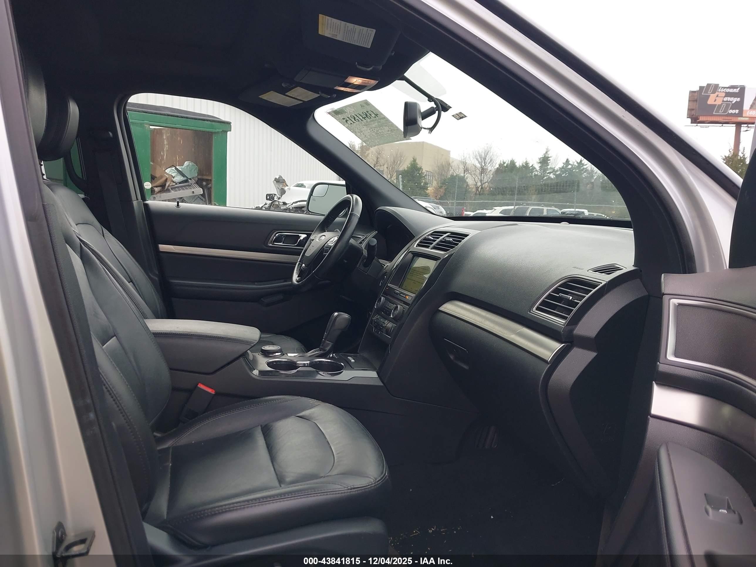 FORD EXPLORER image 5