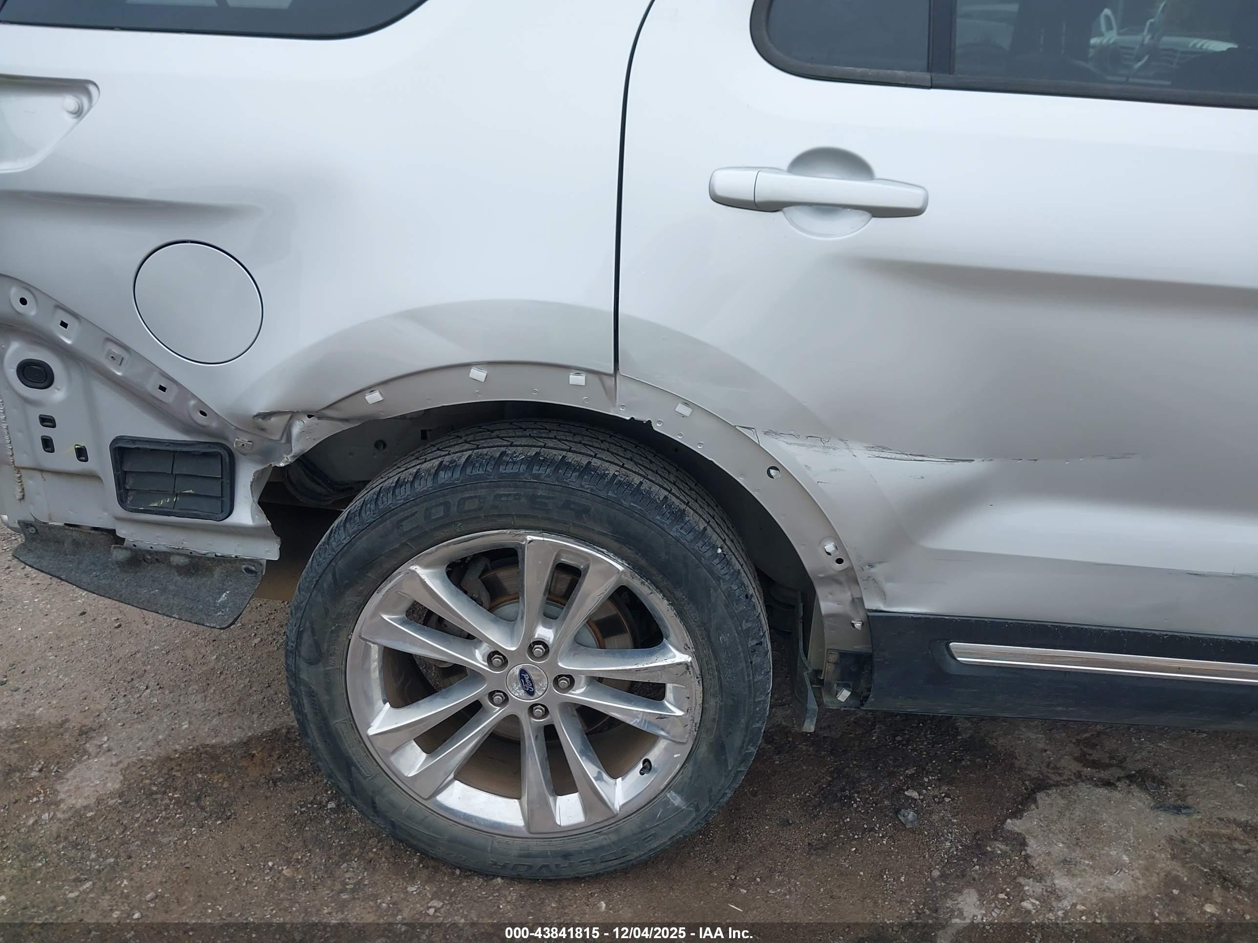 FORD EXPLORER image 6