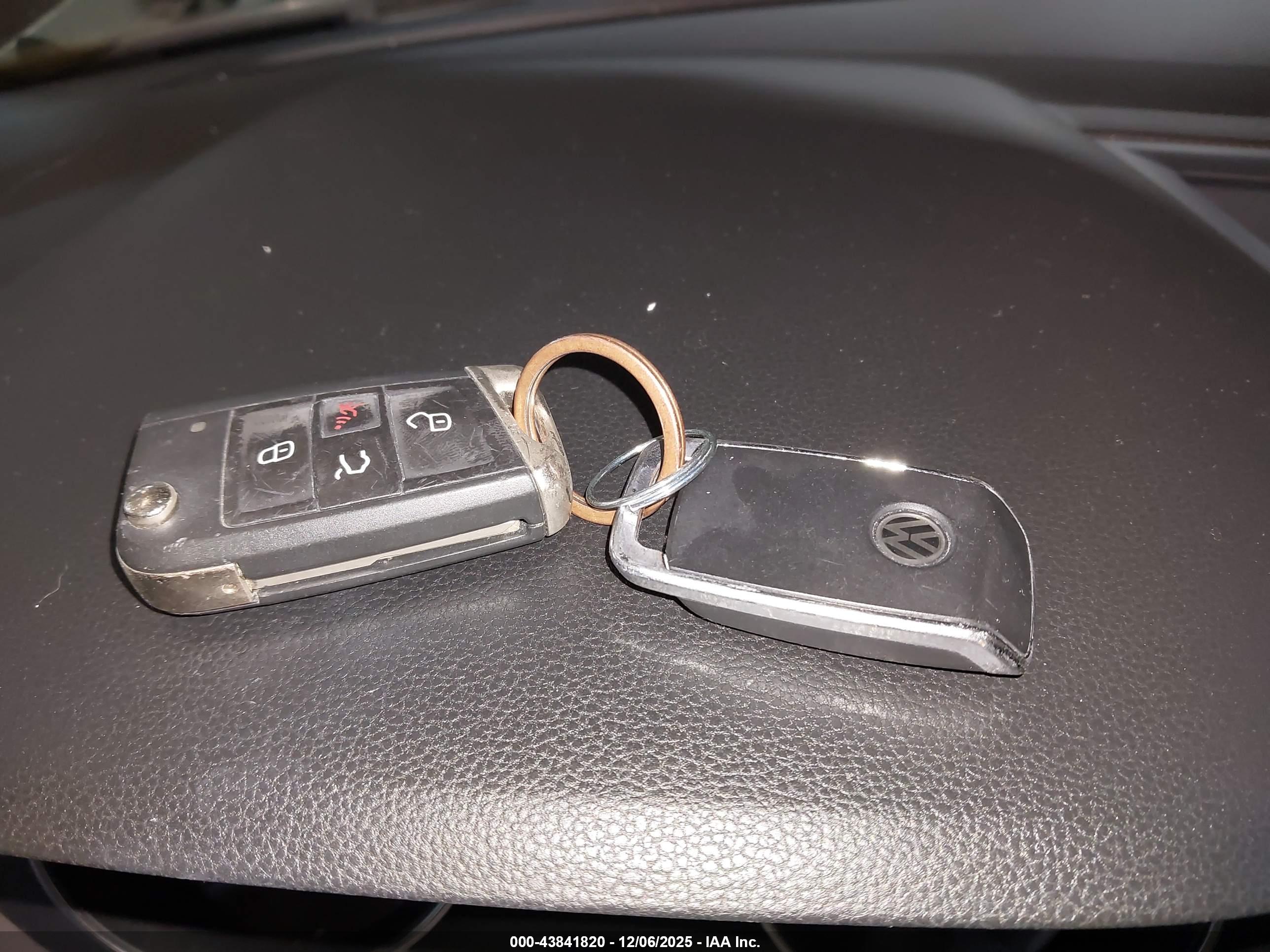 VOLKSWAGEN TIGUAN image 11