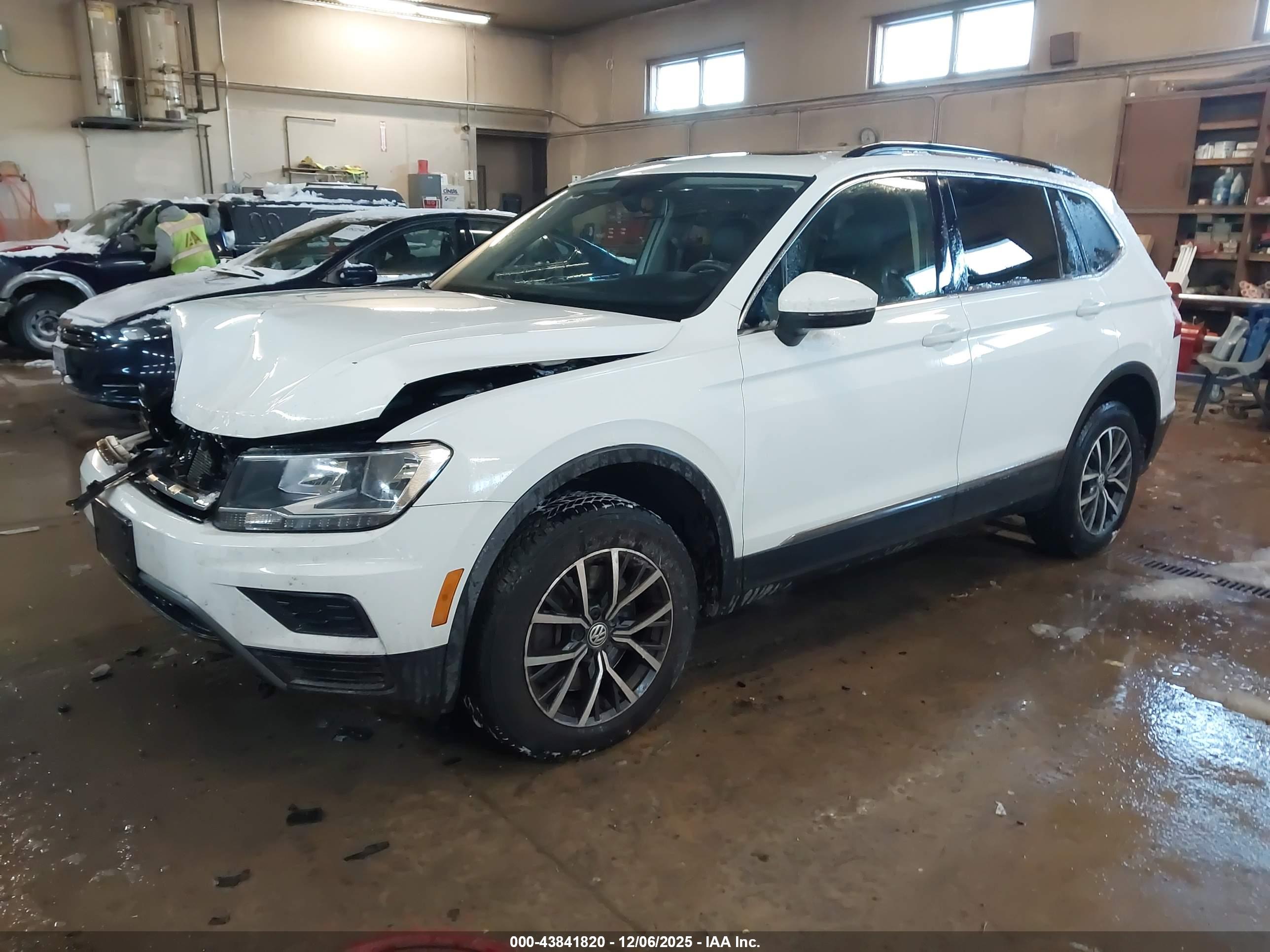 VOLKSWAGEN TIGUAN image 2