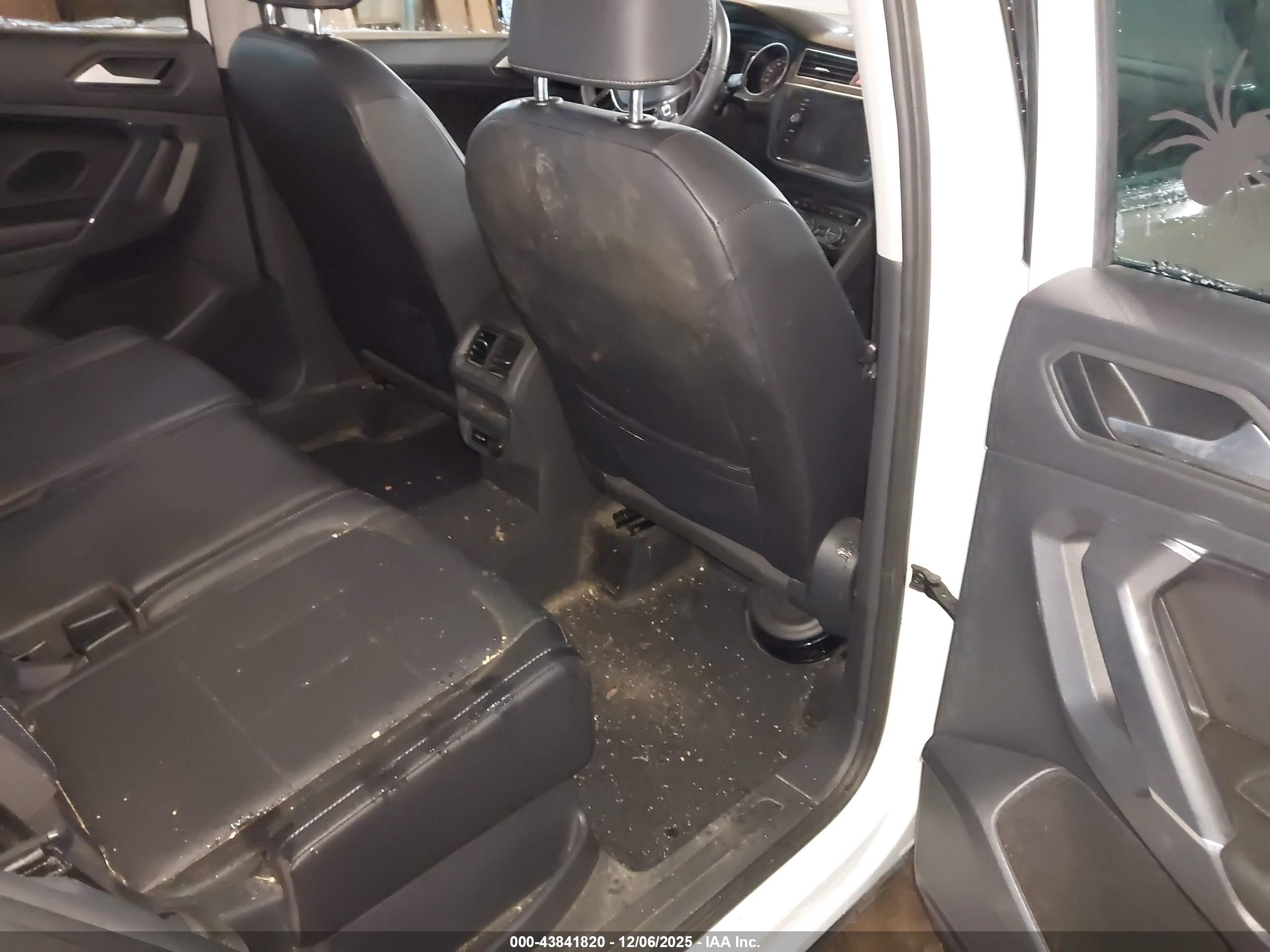 VOLKSWAGEN TIGUAN image 8
