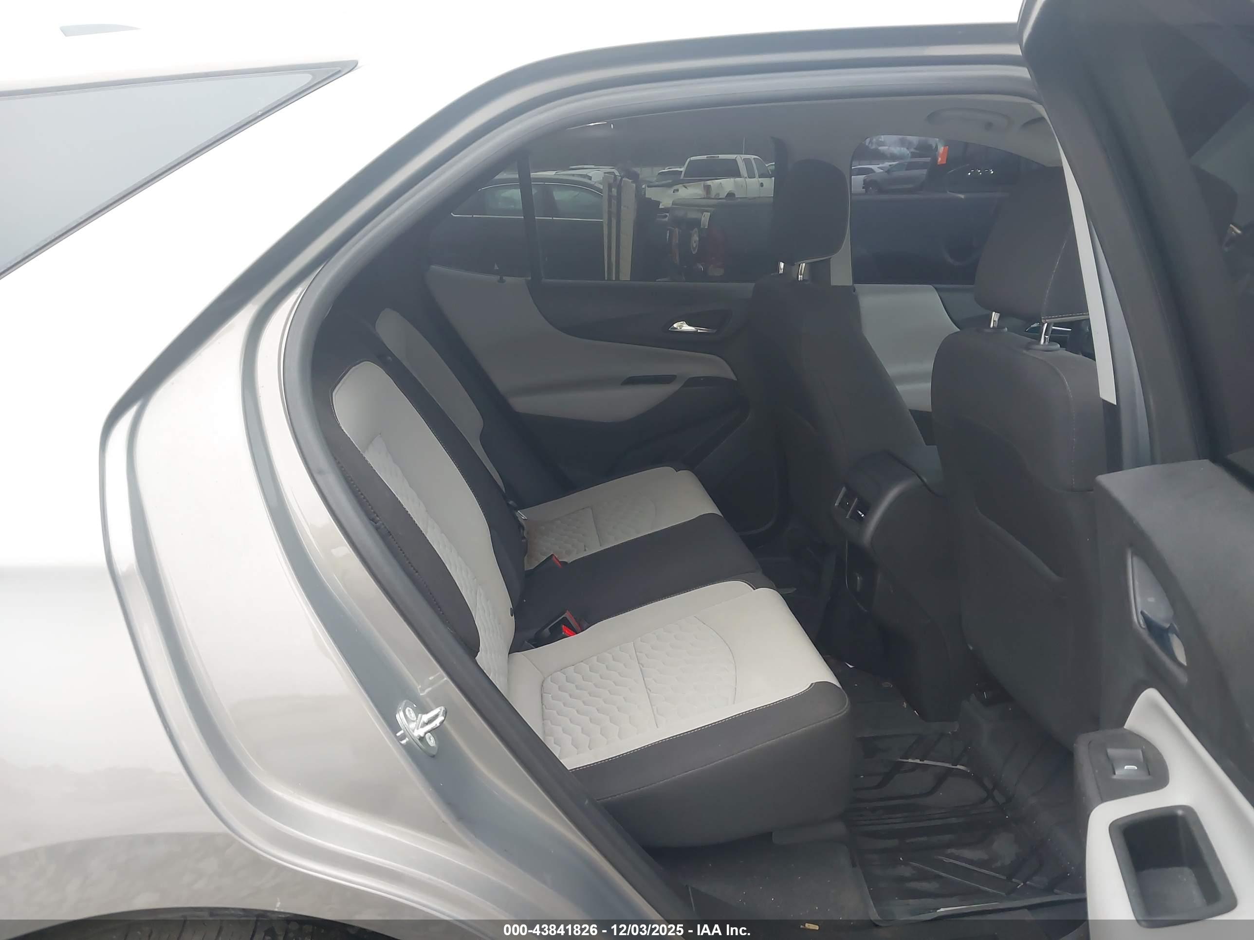 CHEVROLET EQUINOX image 8