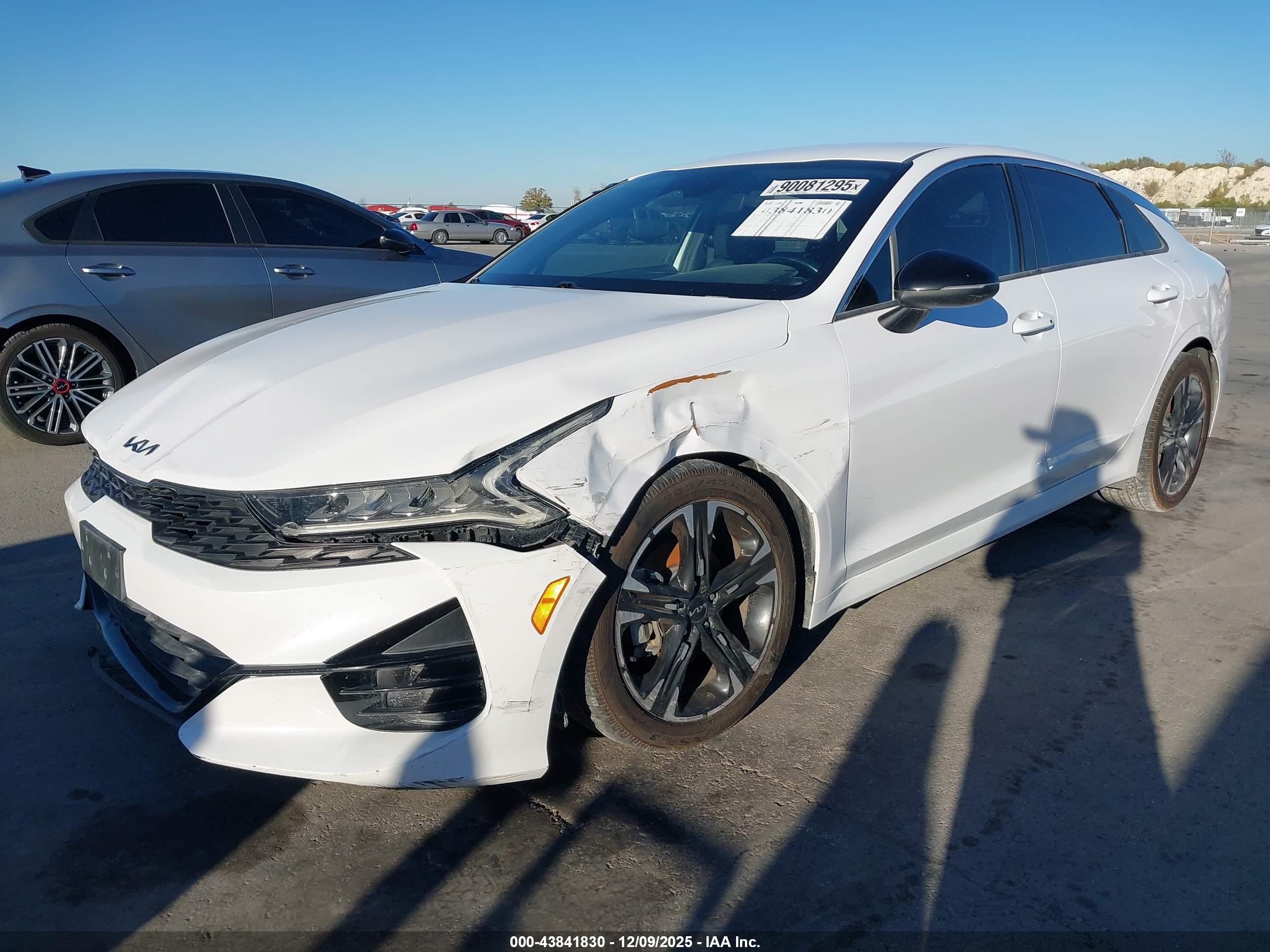 KIA K5 image 2