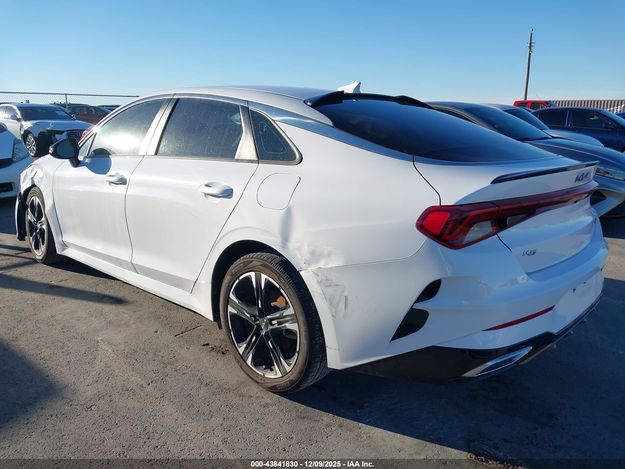 KIA K5 image 3
