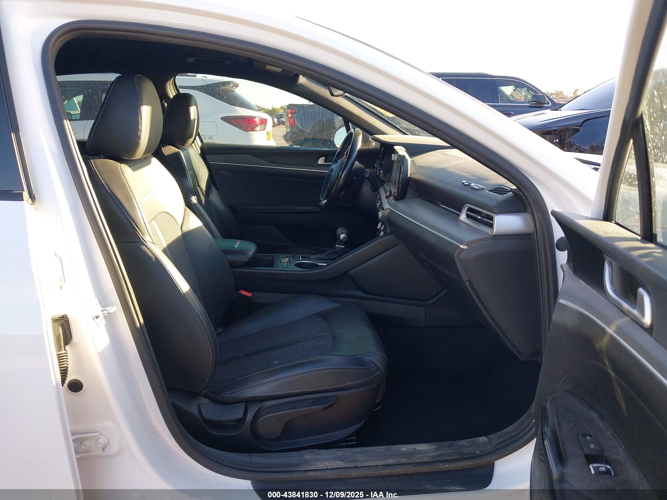 KIA K5 image 5