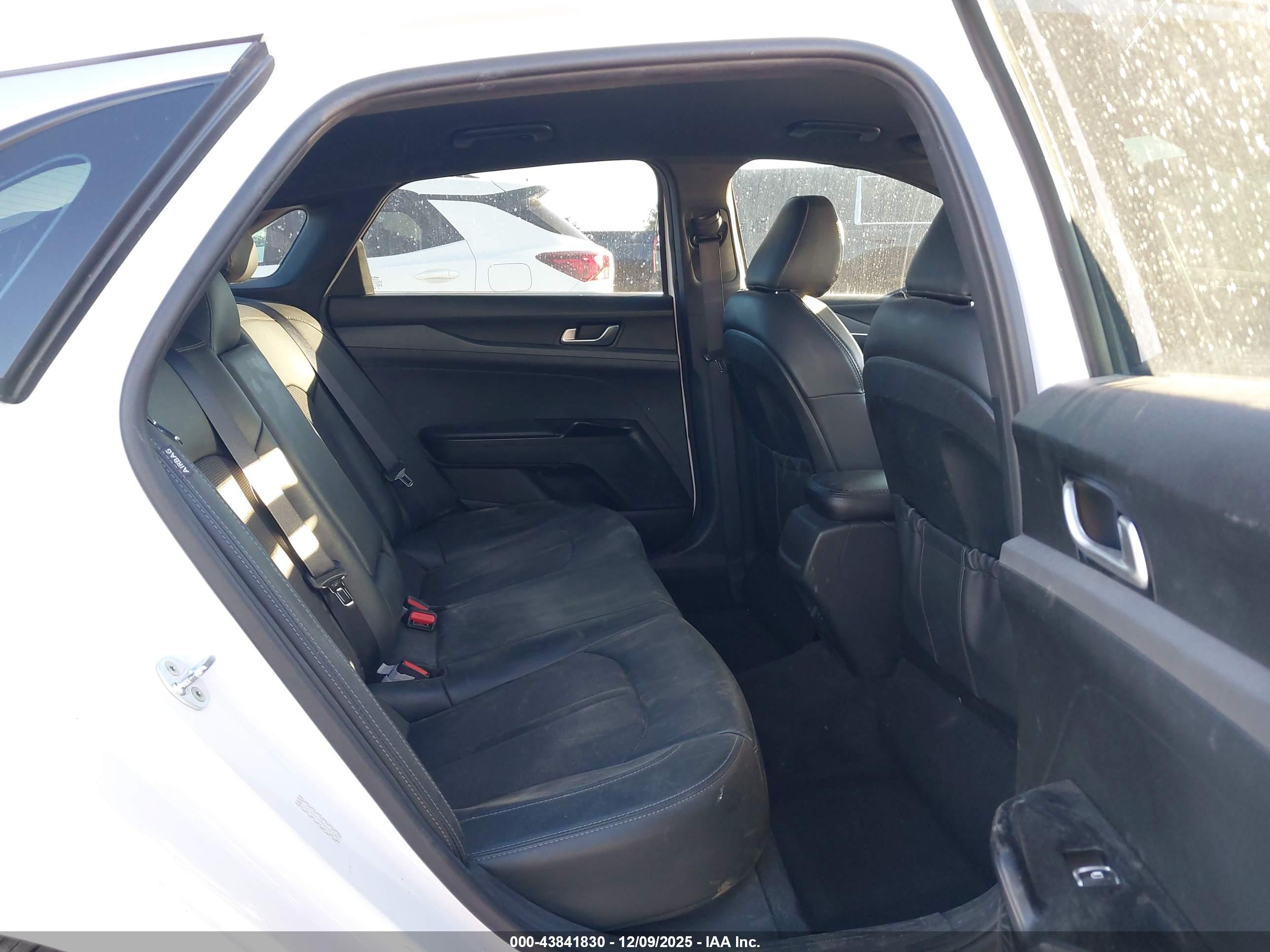 KIA K5 image 8