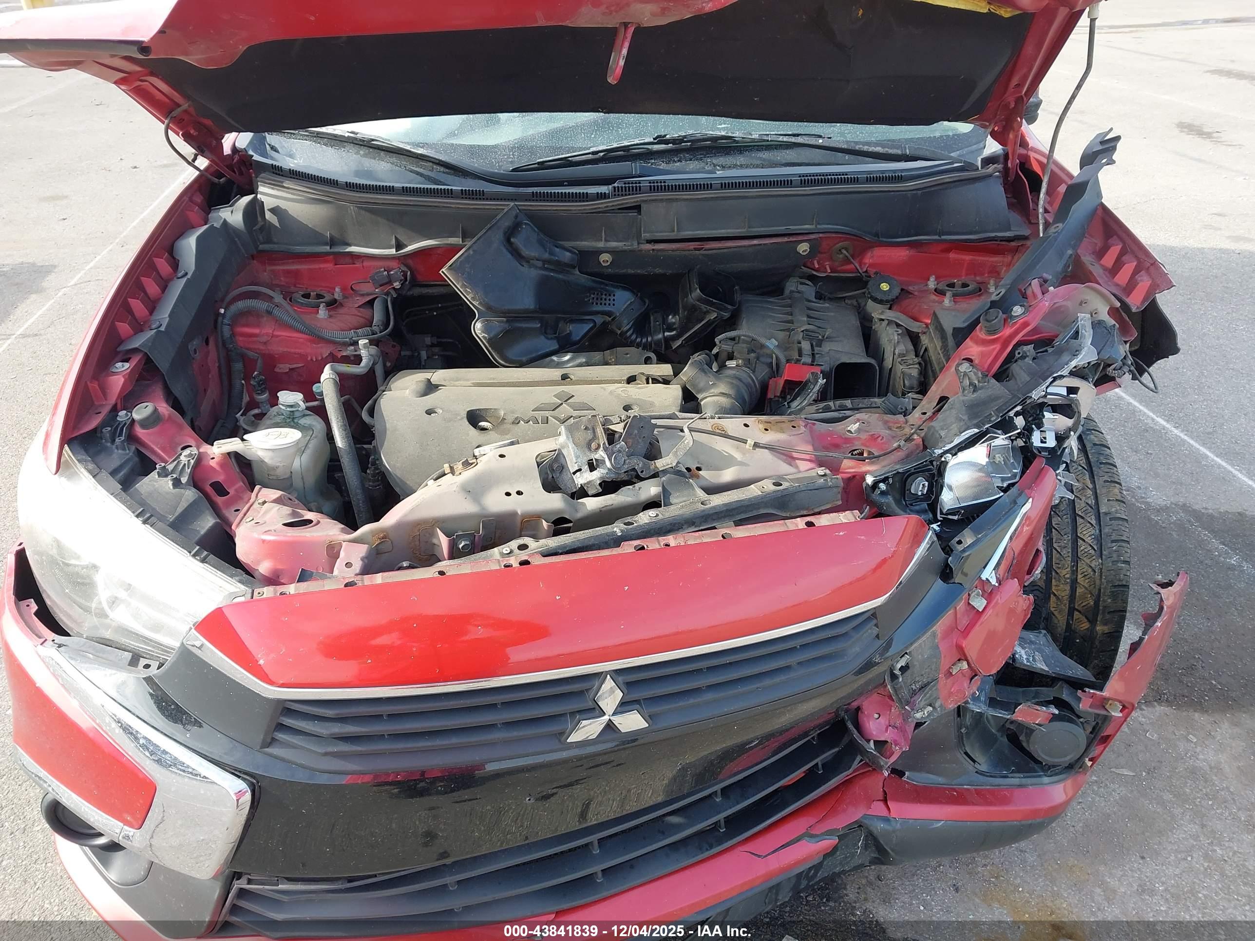 MITSUBISHI OUTLANDER image 10