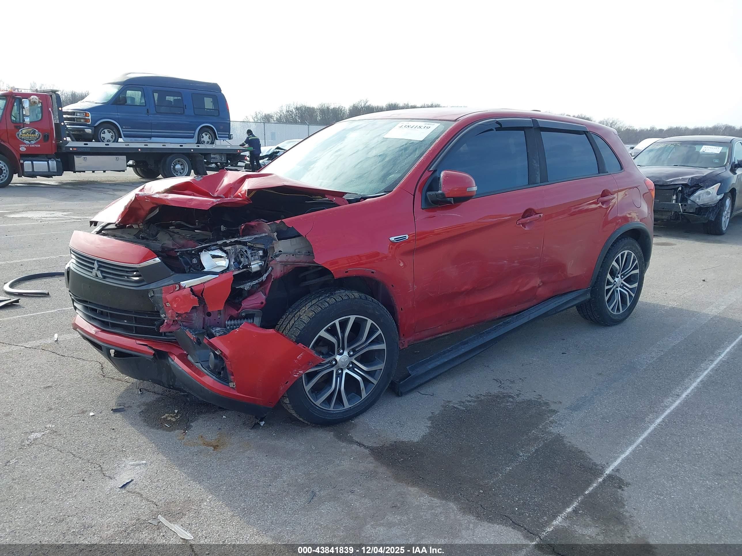 MITSUBISHI OUTLANDER image 2