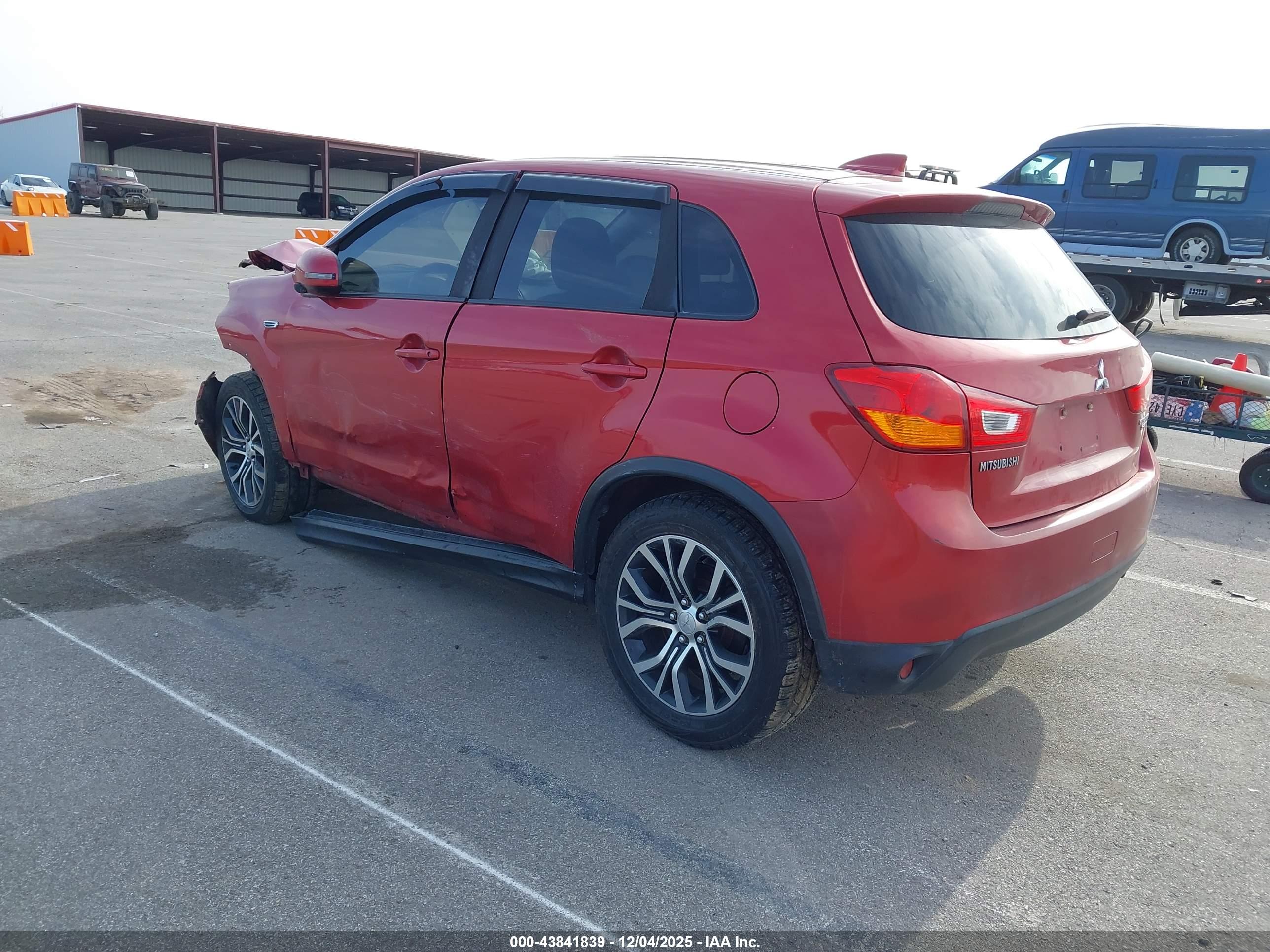 MITSUBISHI OUTLANDER image 3