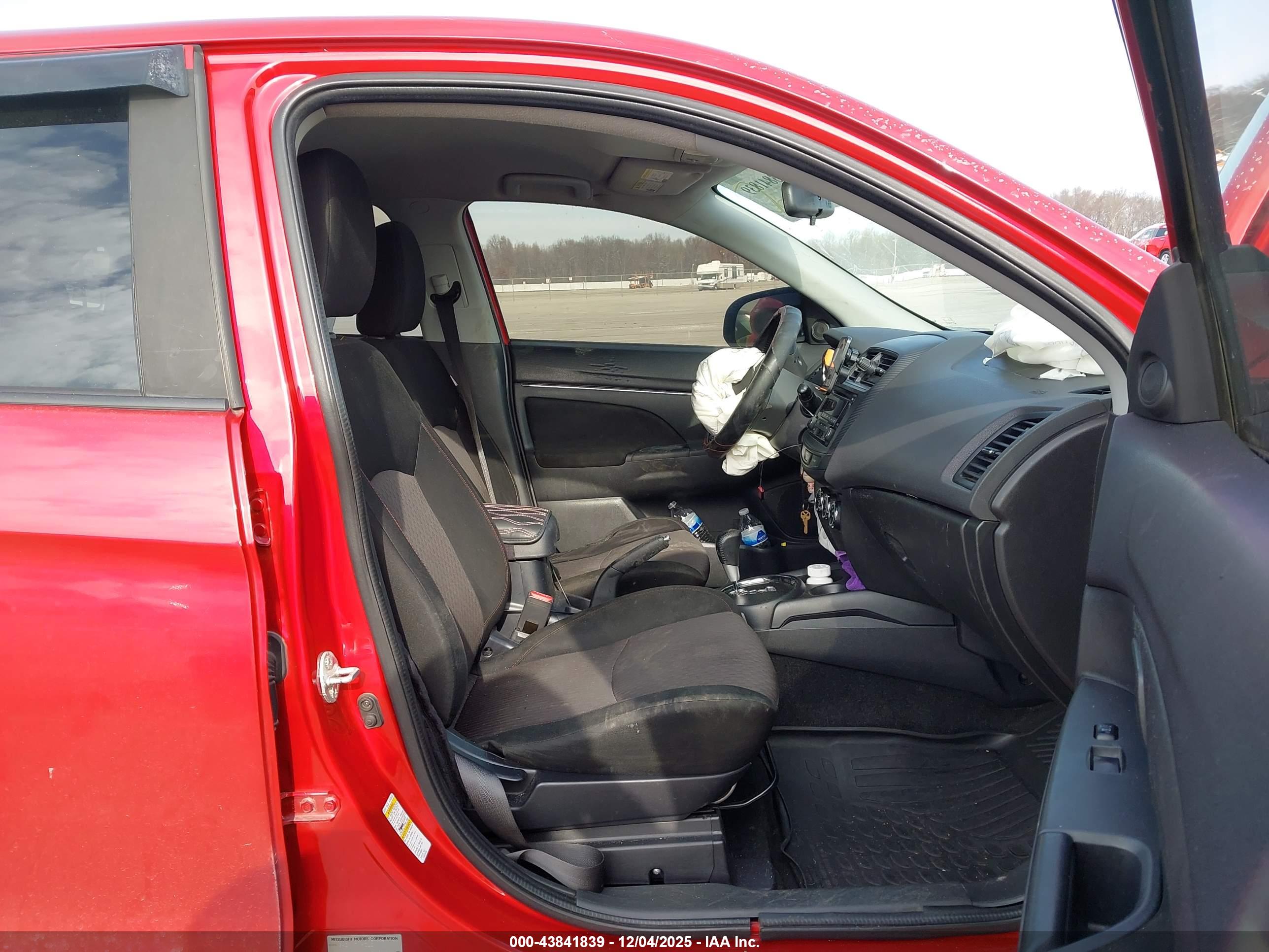 MITSUBISHI OUTLANDER image 5