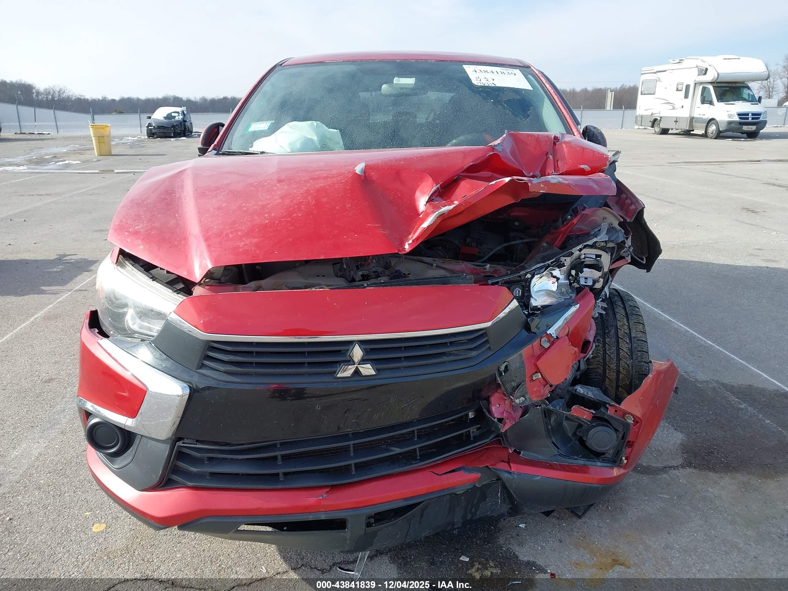 MITSUBISHI OUTLANDER image 6