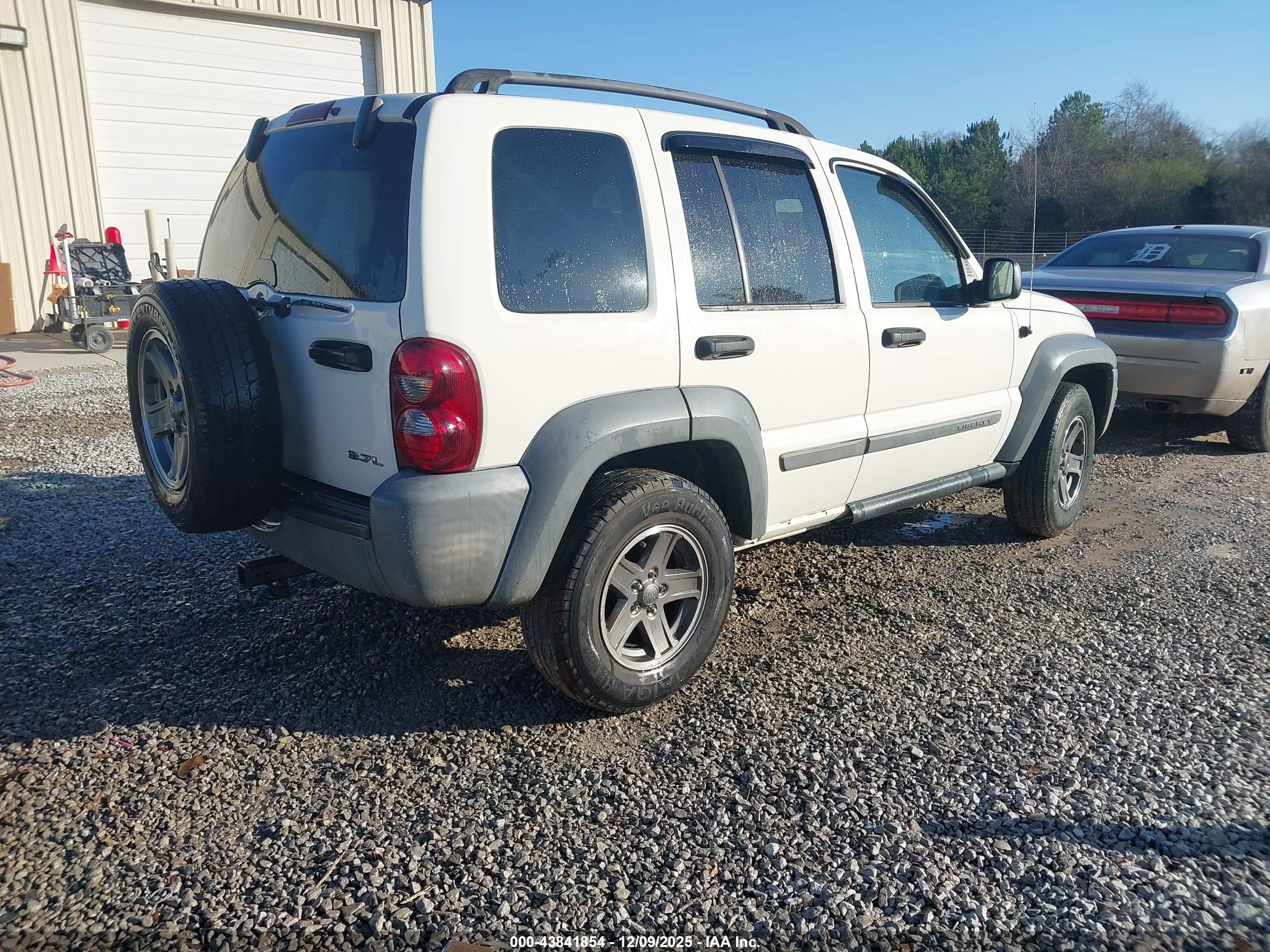 JEEP LIBERTY image 4