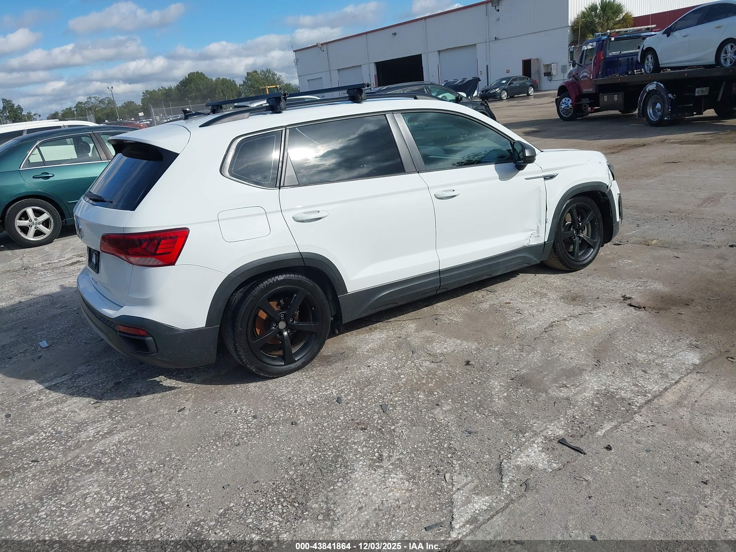 VOLKSWAGEN TAOS image 4