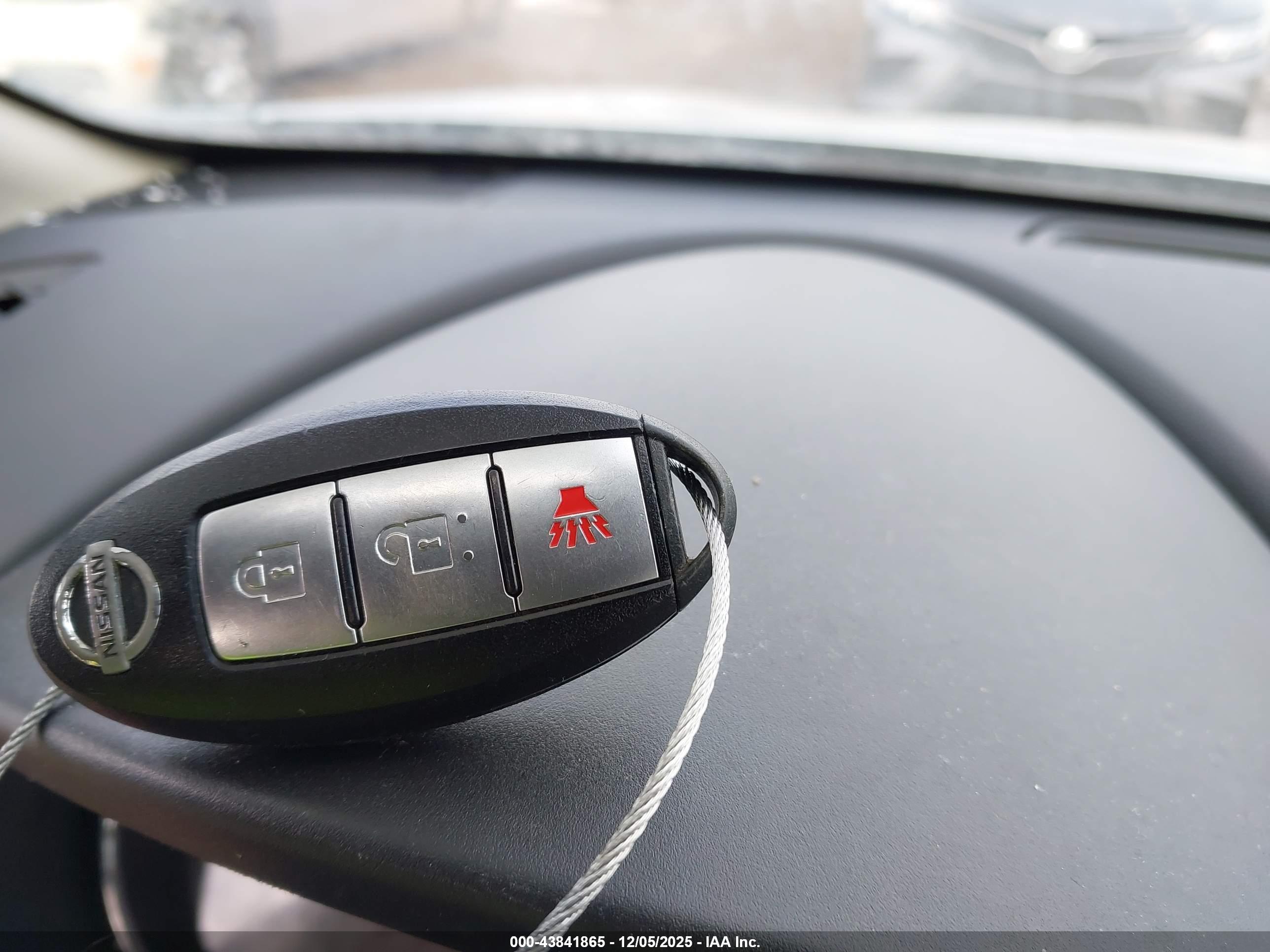 NISSAN ROGUE image 11