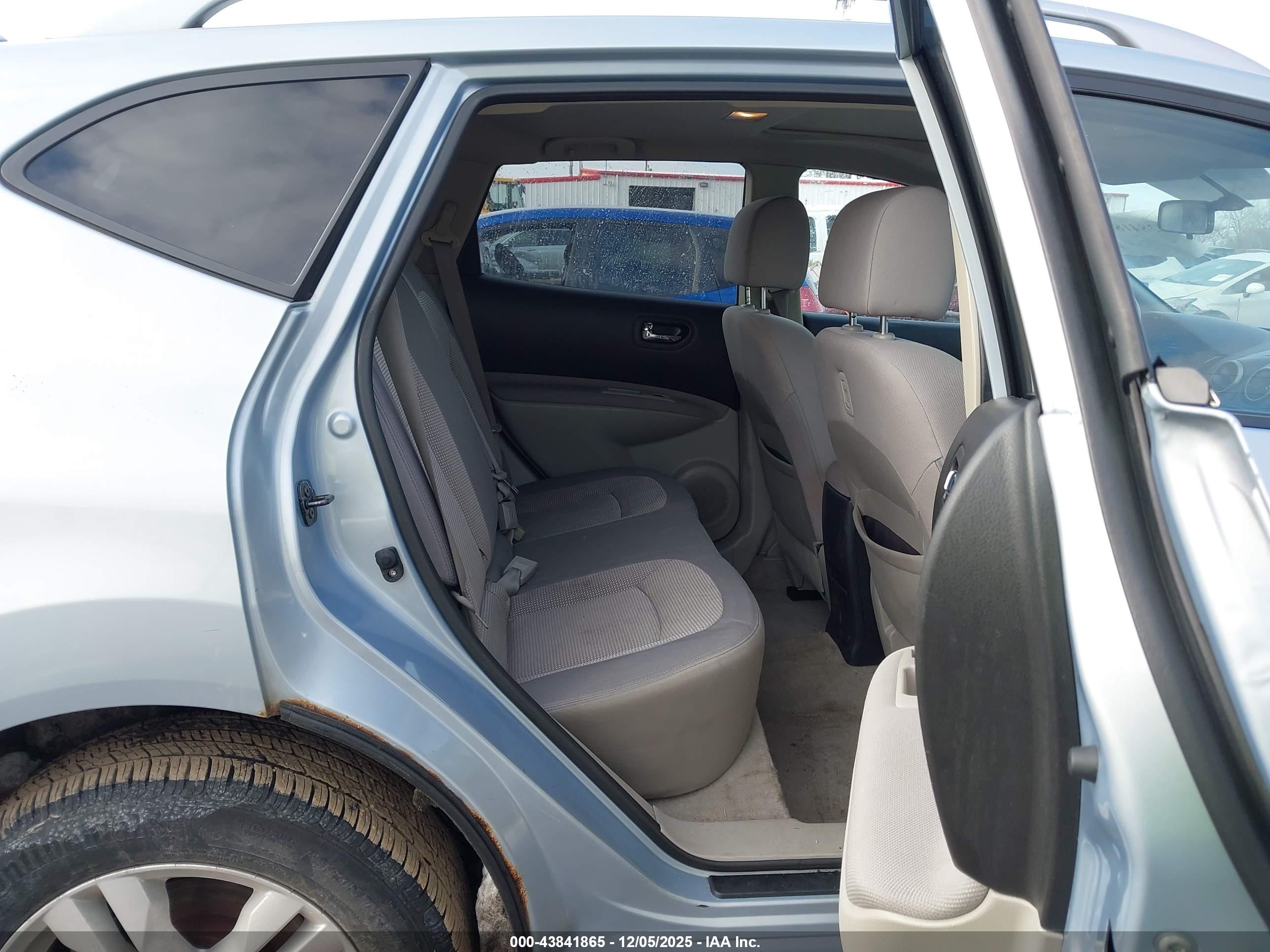 NISSAN ROGUE image 8