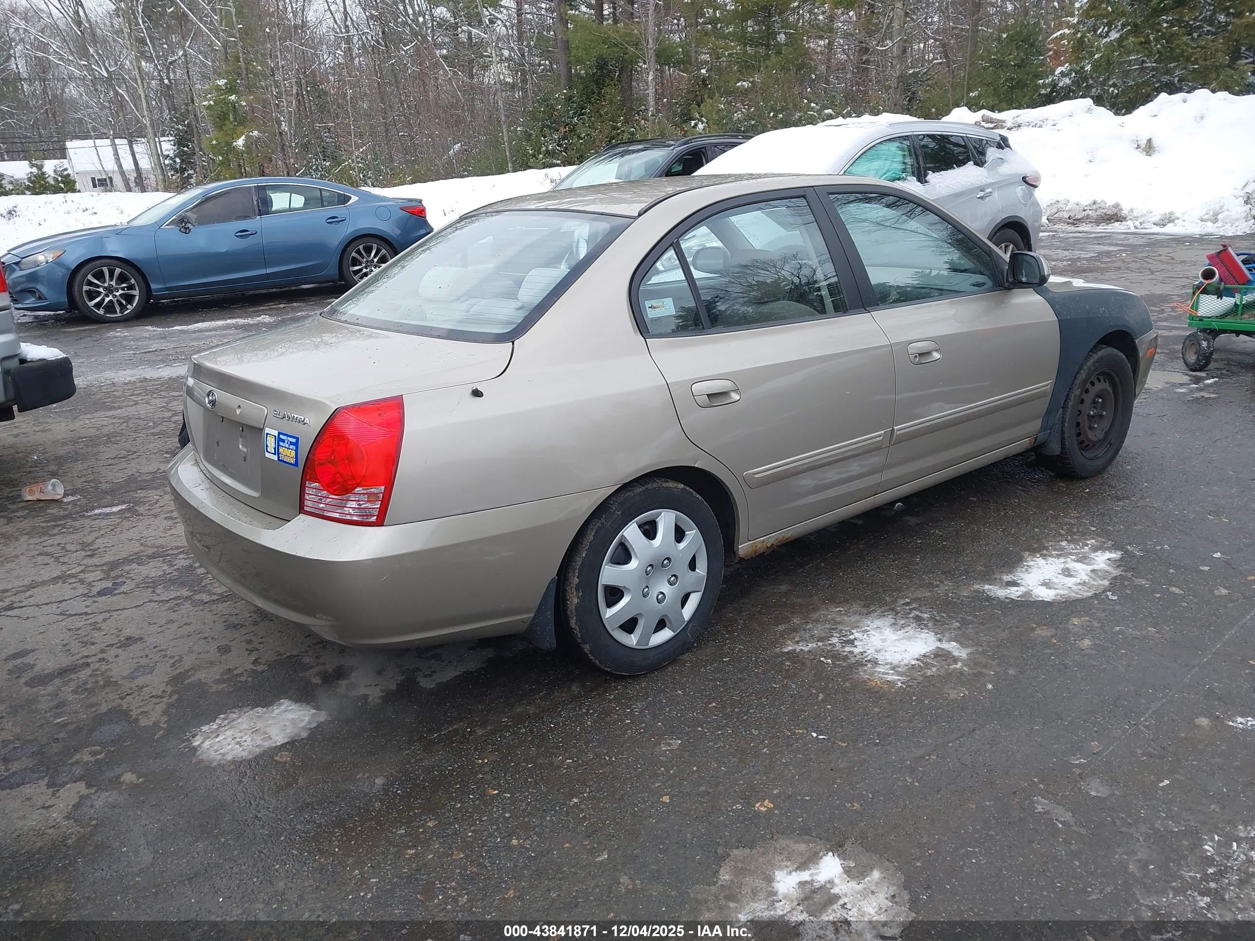 HYUNDAI ELANTRA image 4