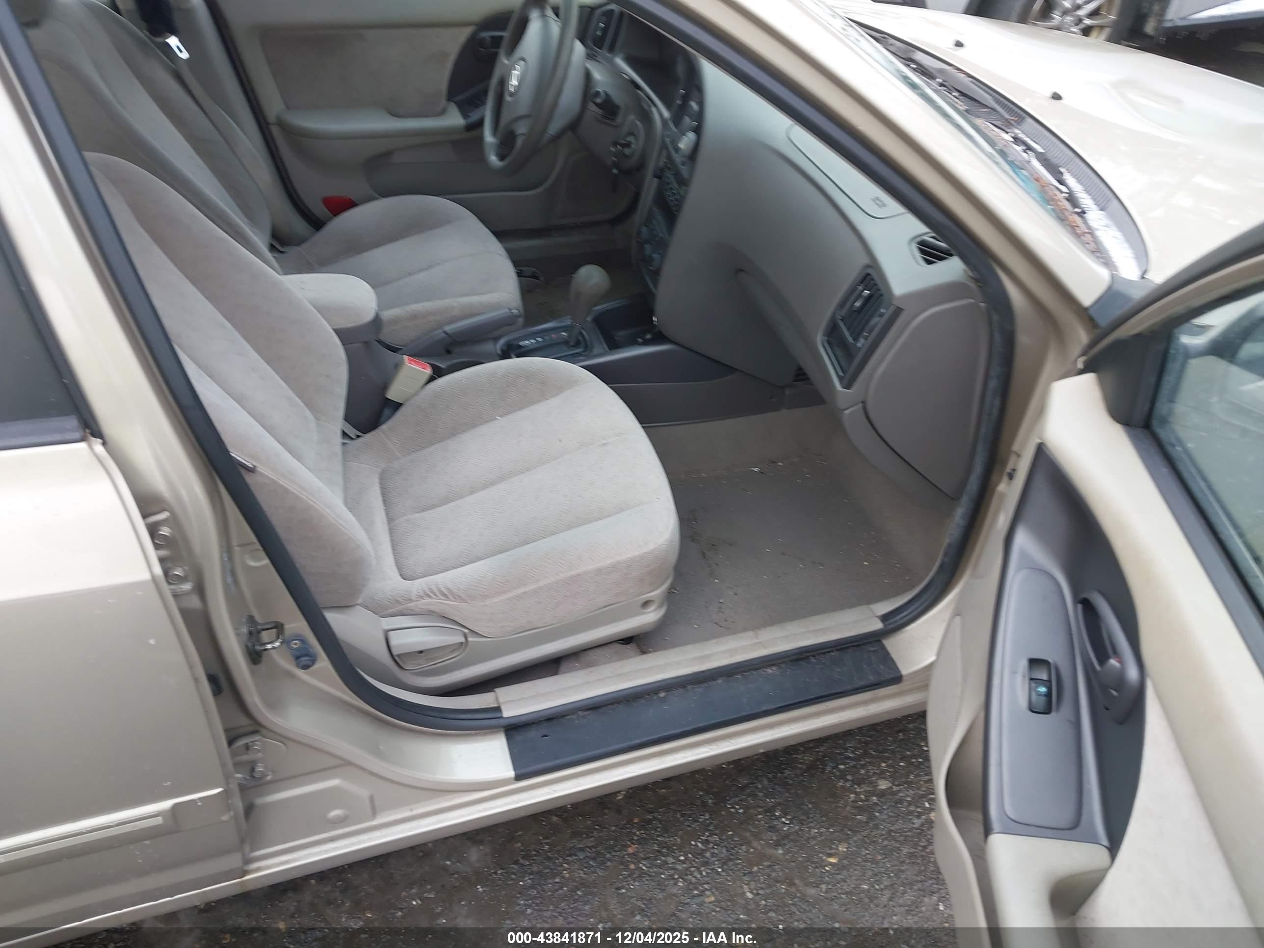 HYUNDAI ELANTRA image 5