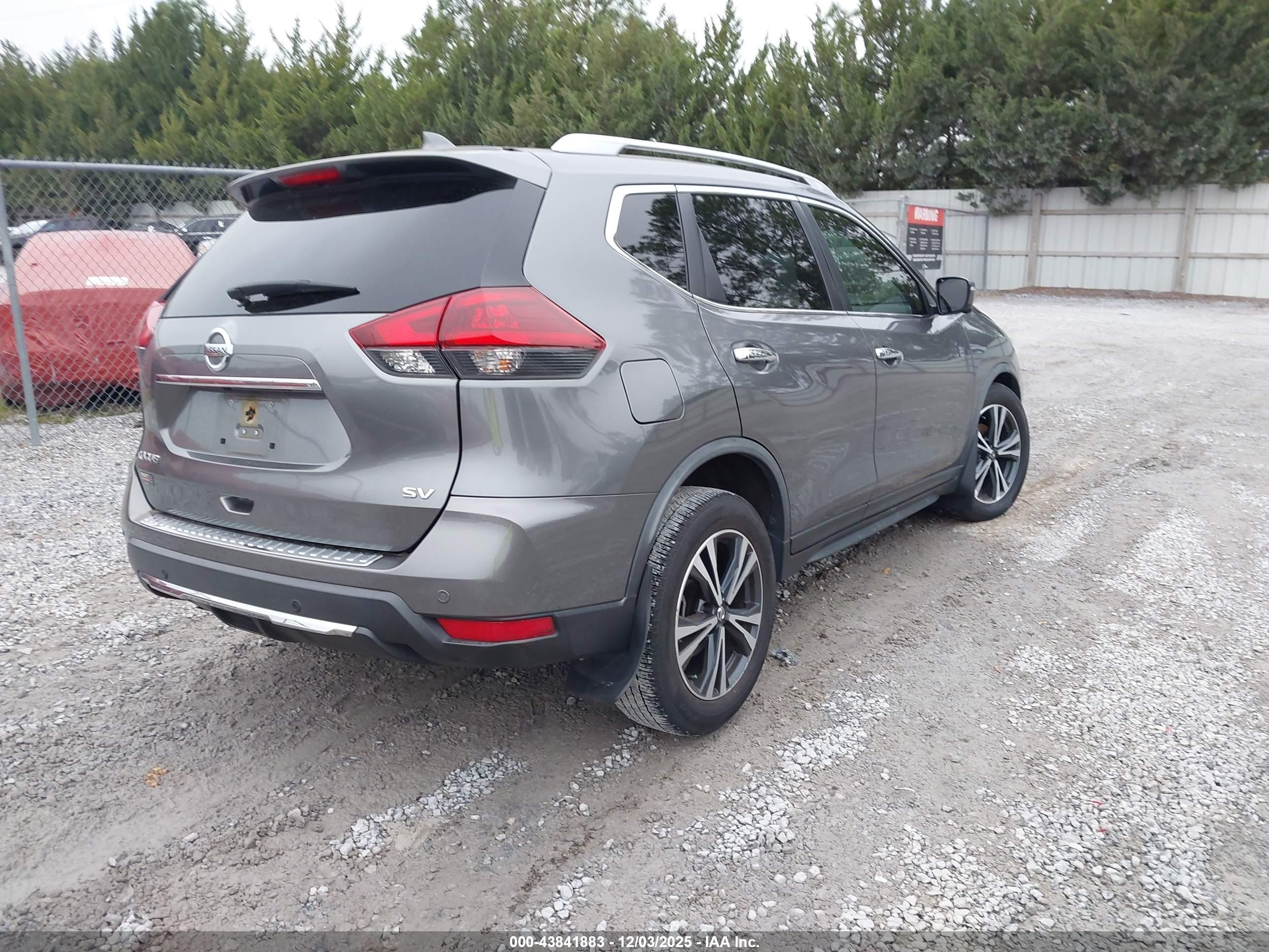 NISSAN ROGUE image 4