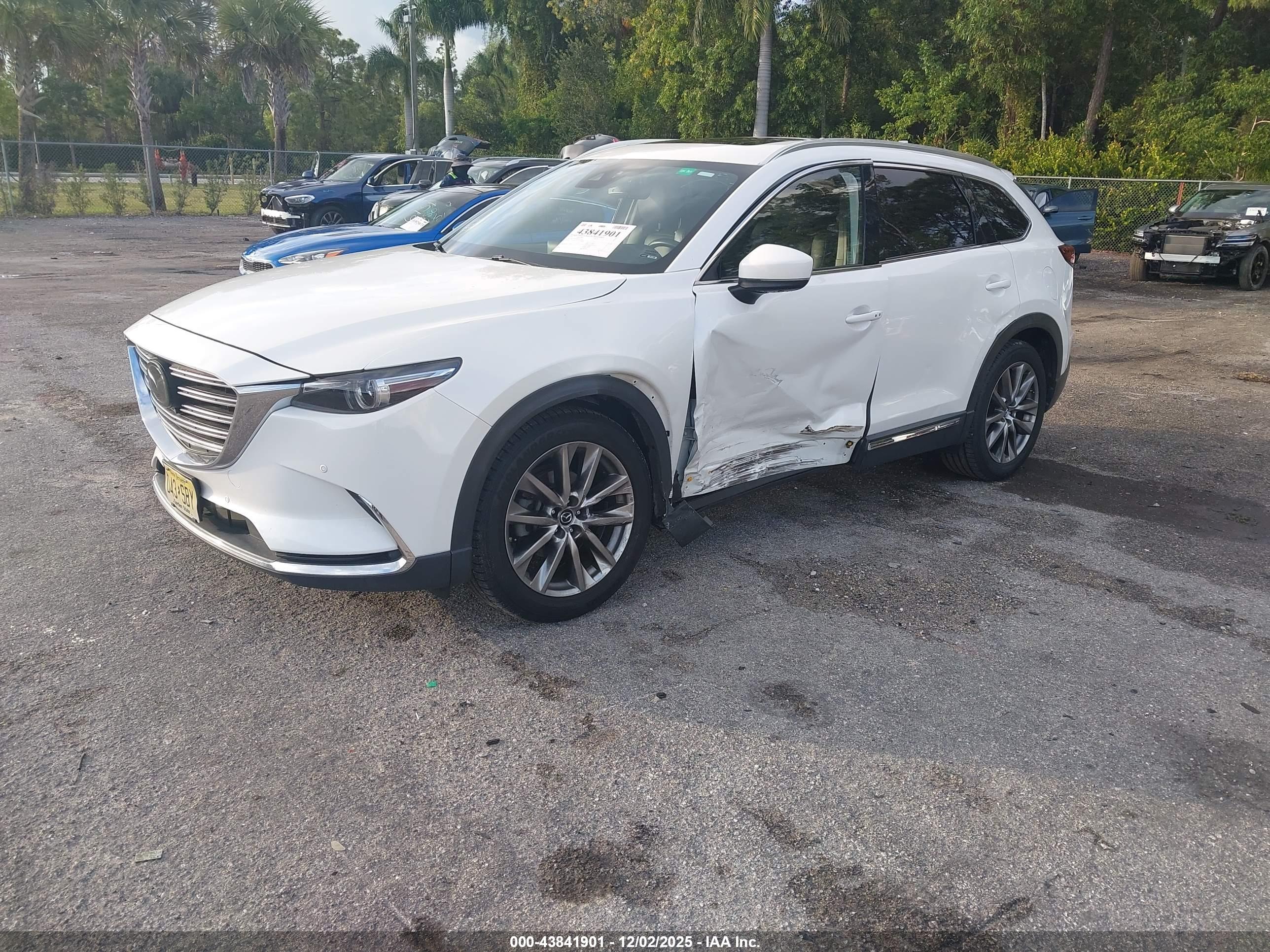 MAZDA CX-9 image 2