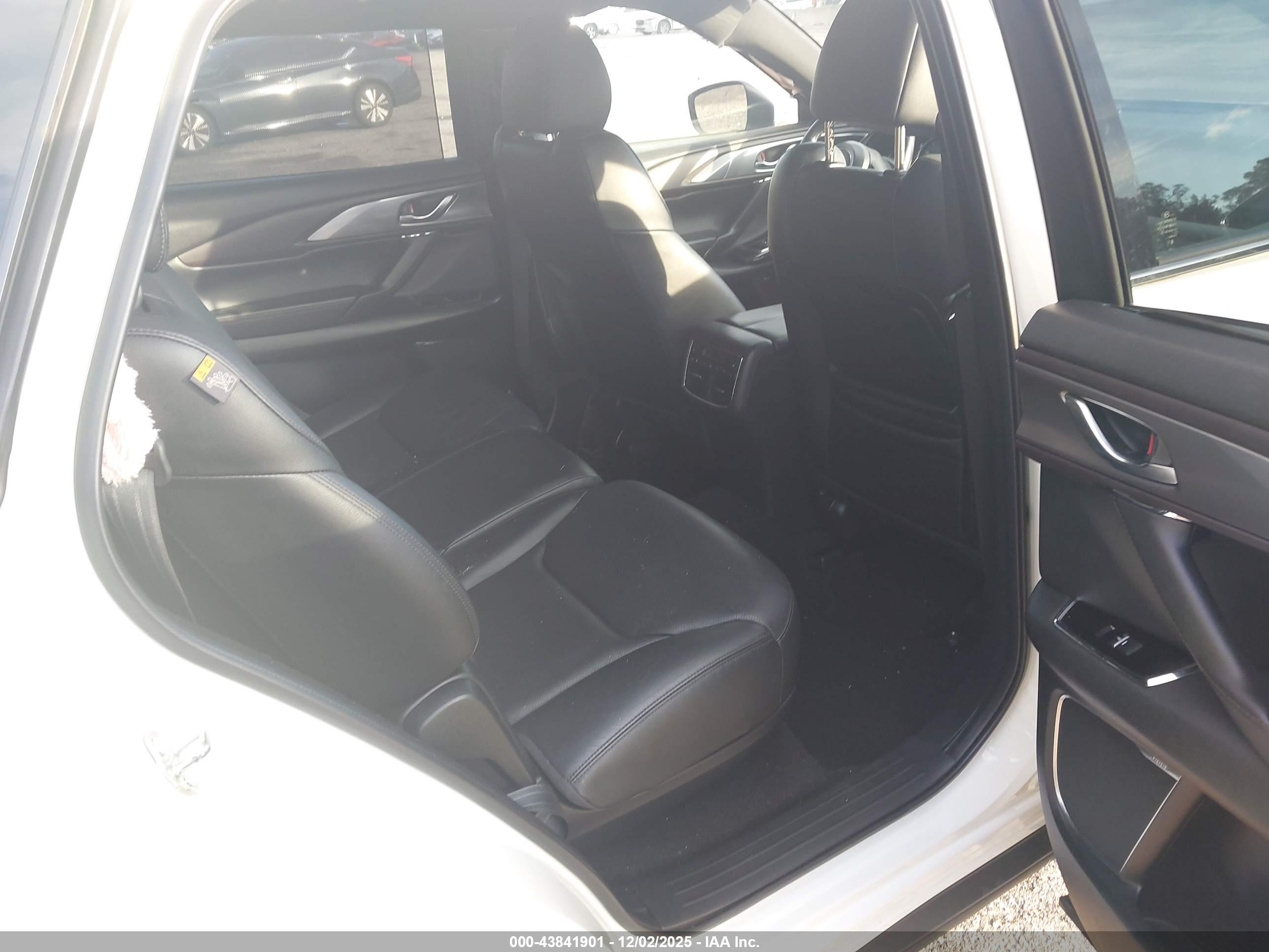 MAZDA CX-9 image 8