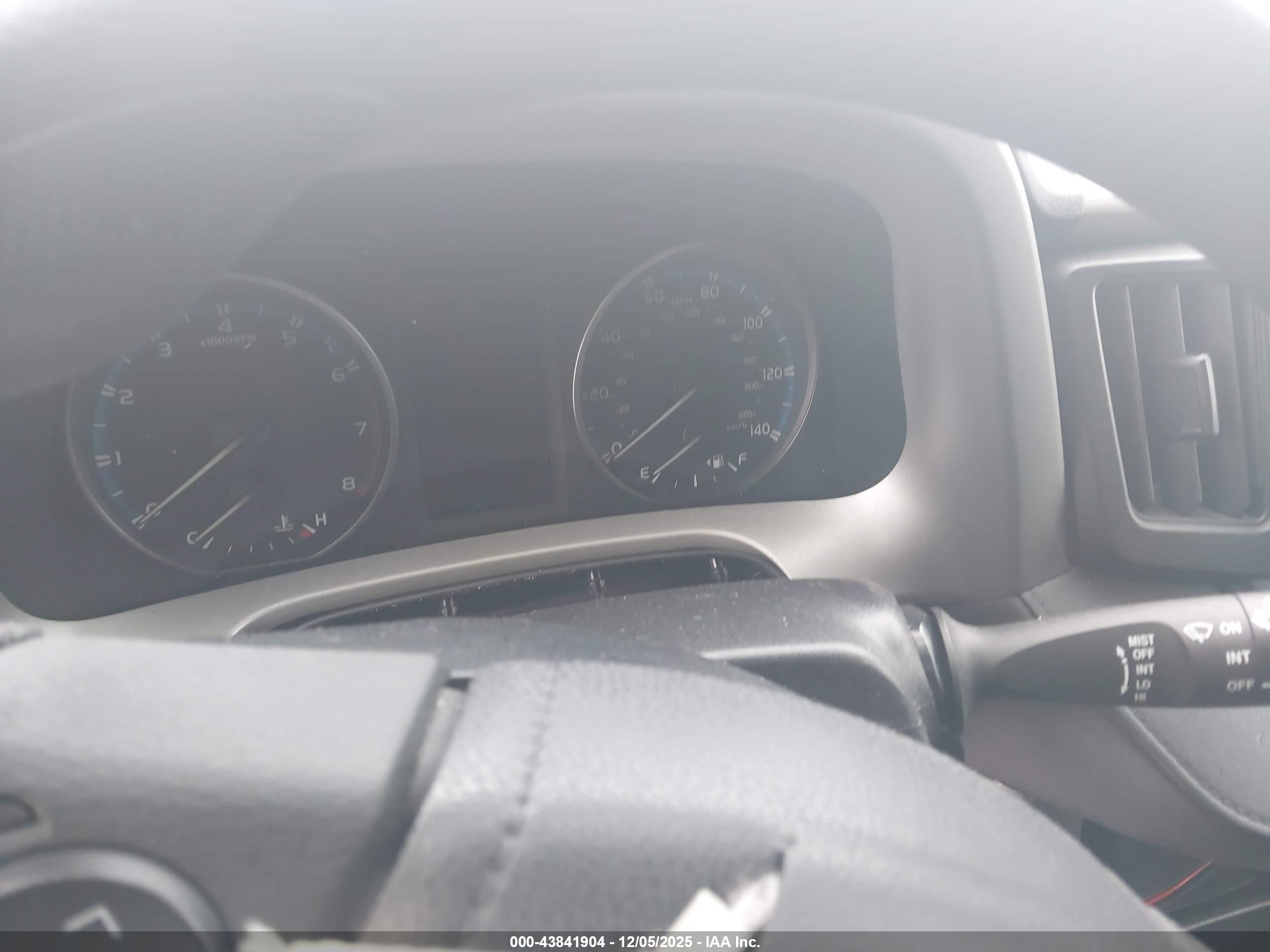 TOYOTA RAV4 image 7