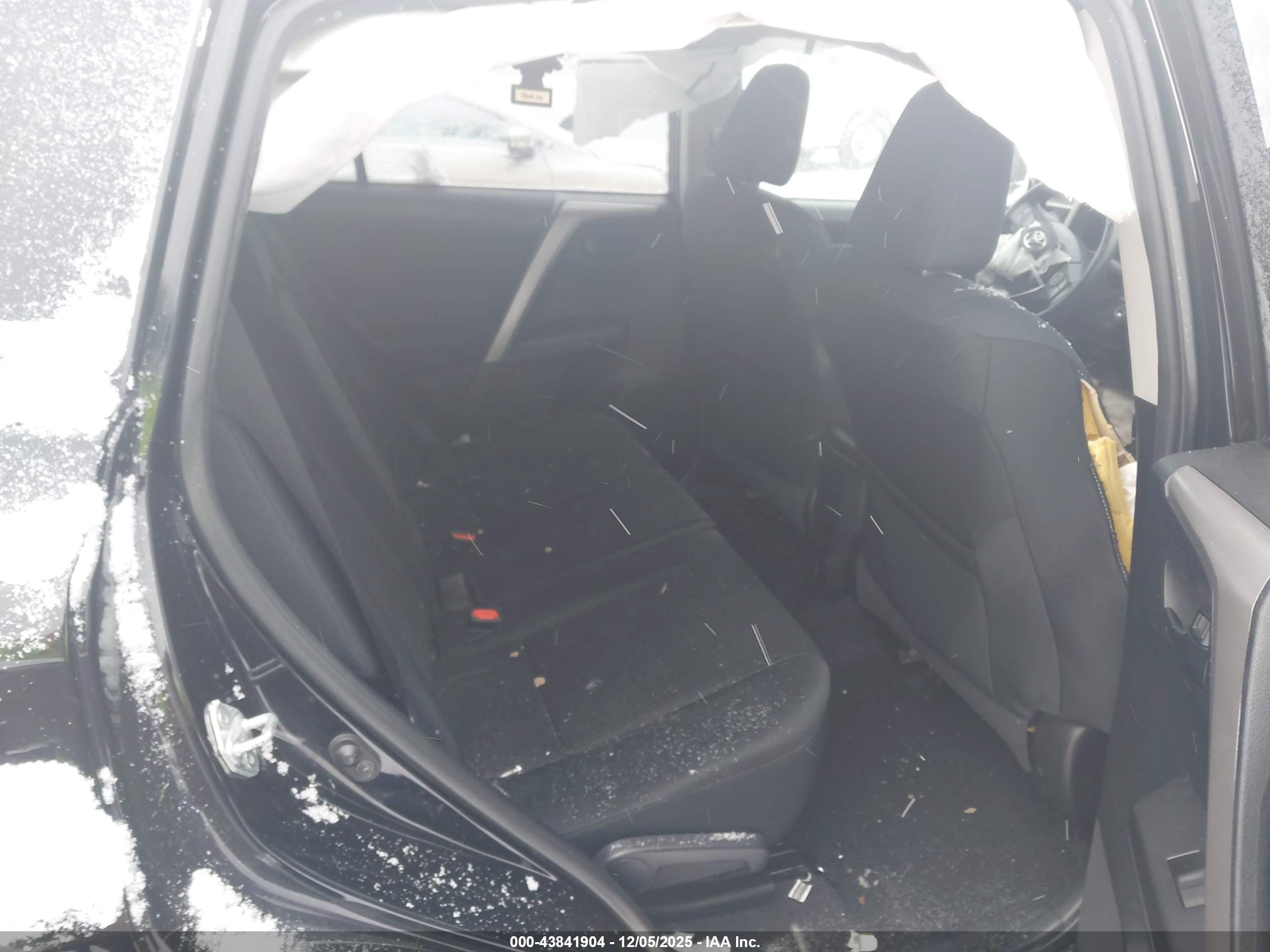 TOYOTA RAV4 image 8