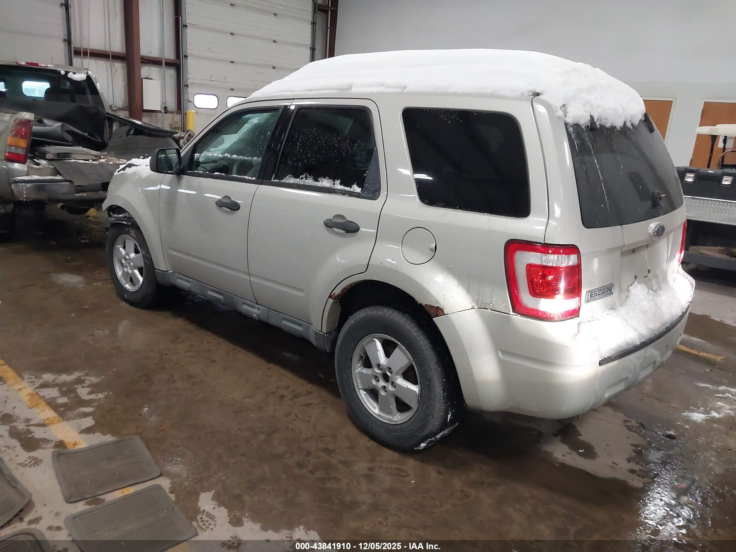 FORD ESCAPE image 3