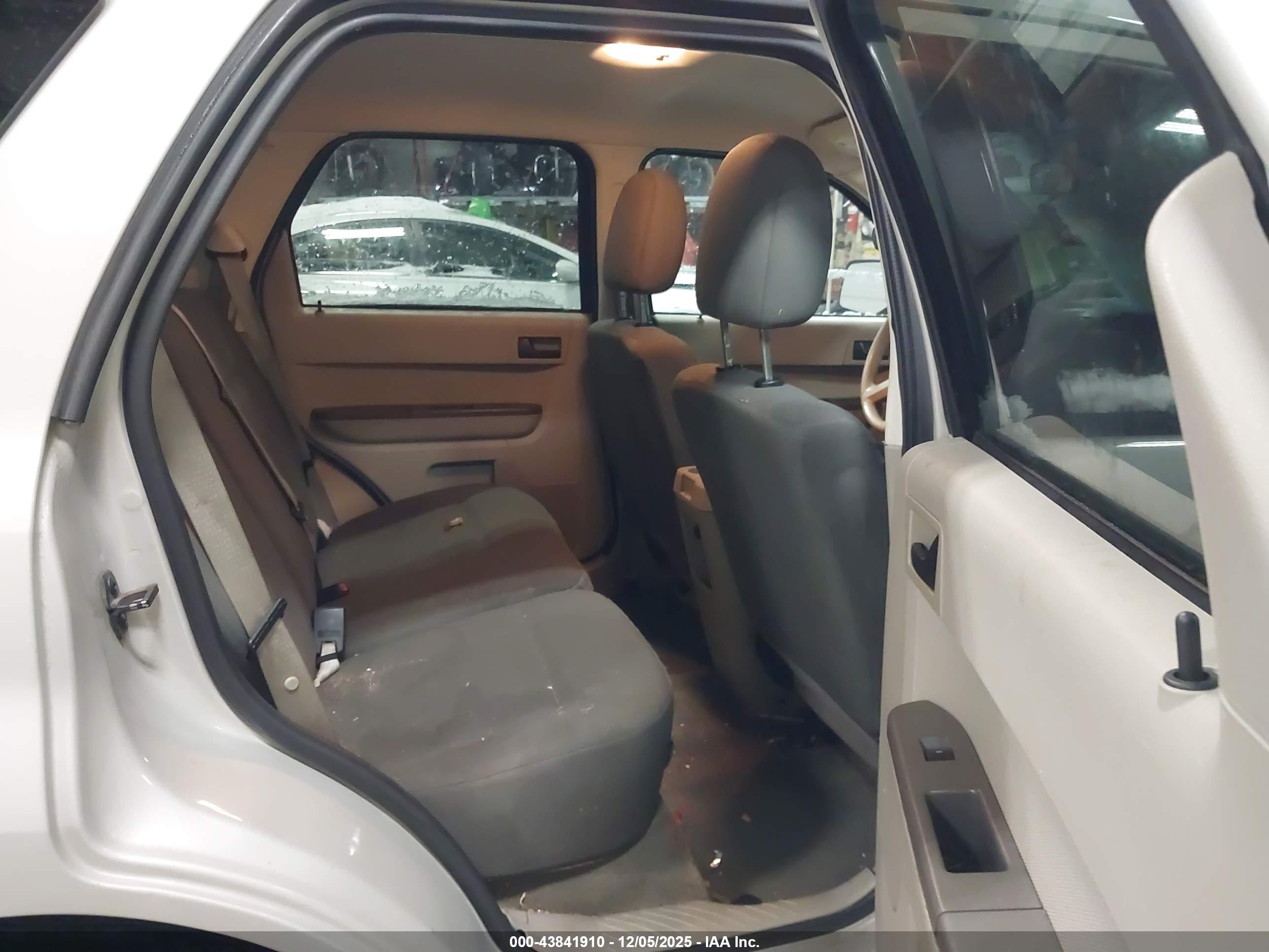 FORD ESCAPE image 8
