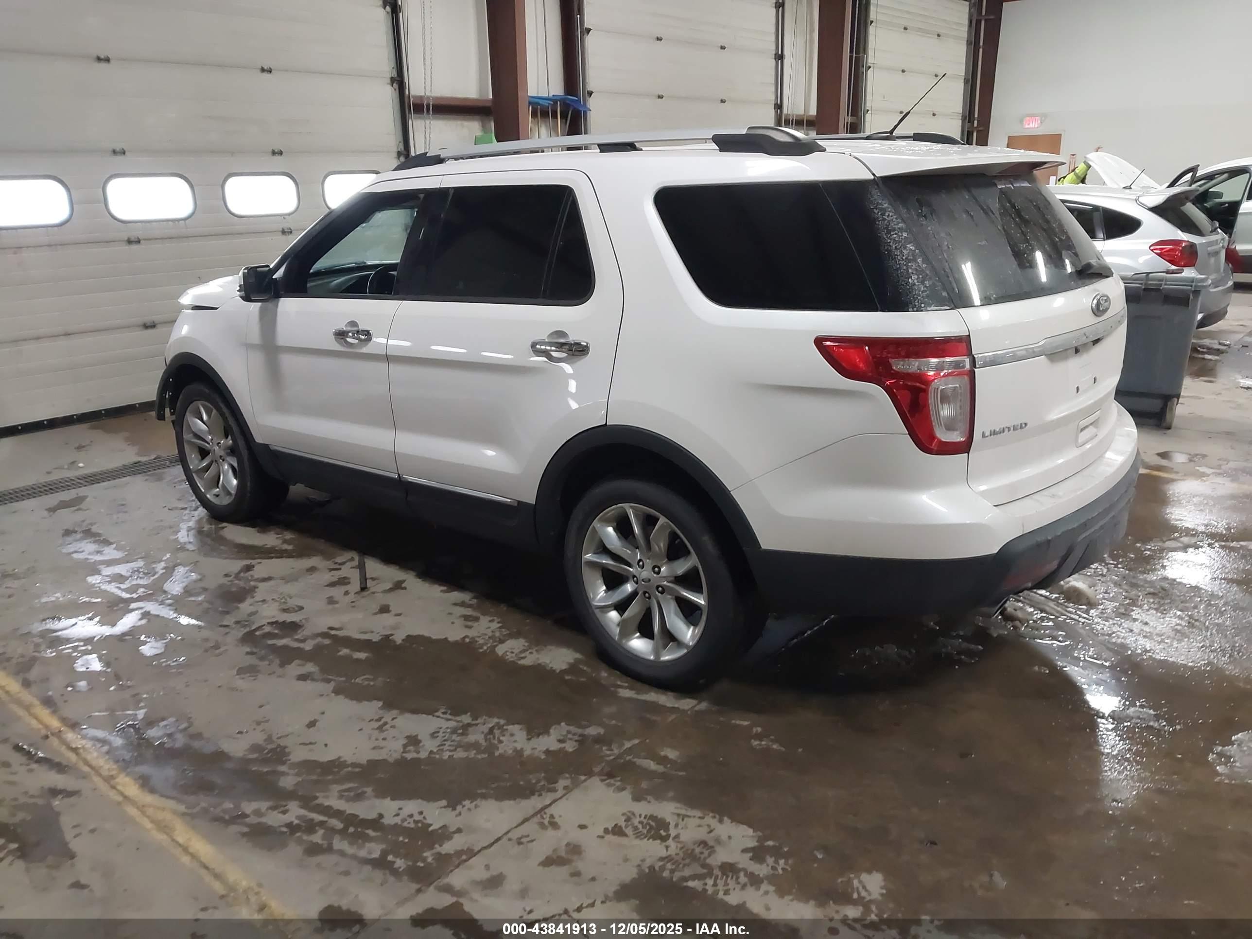 FORD EXPLORER image 3