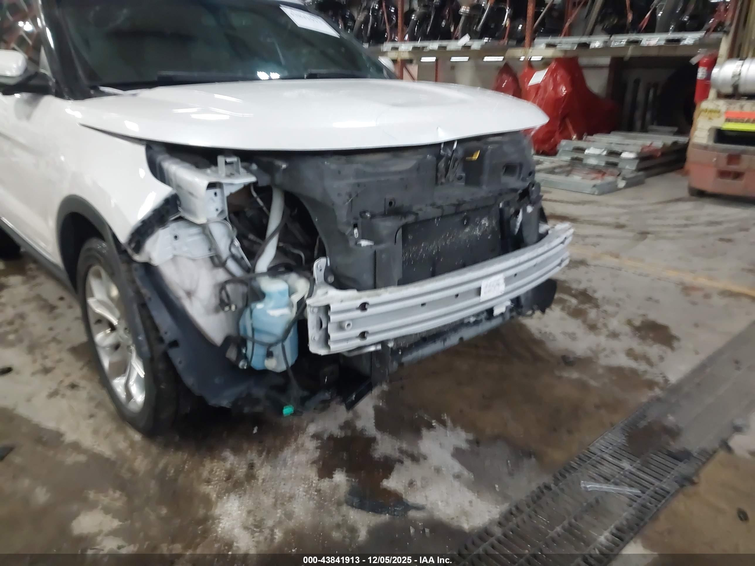 FORD EXPLORER image 6