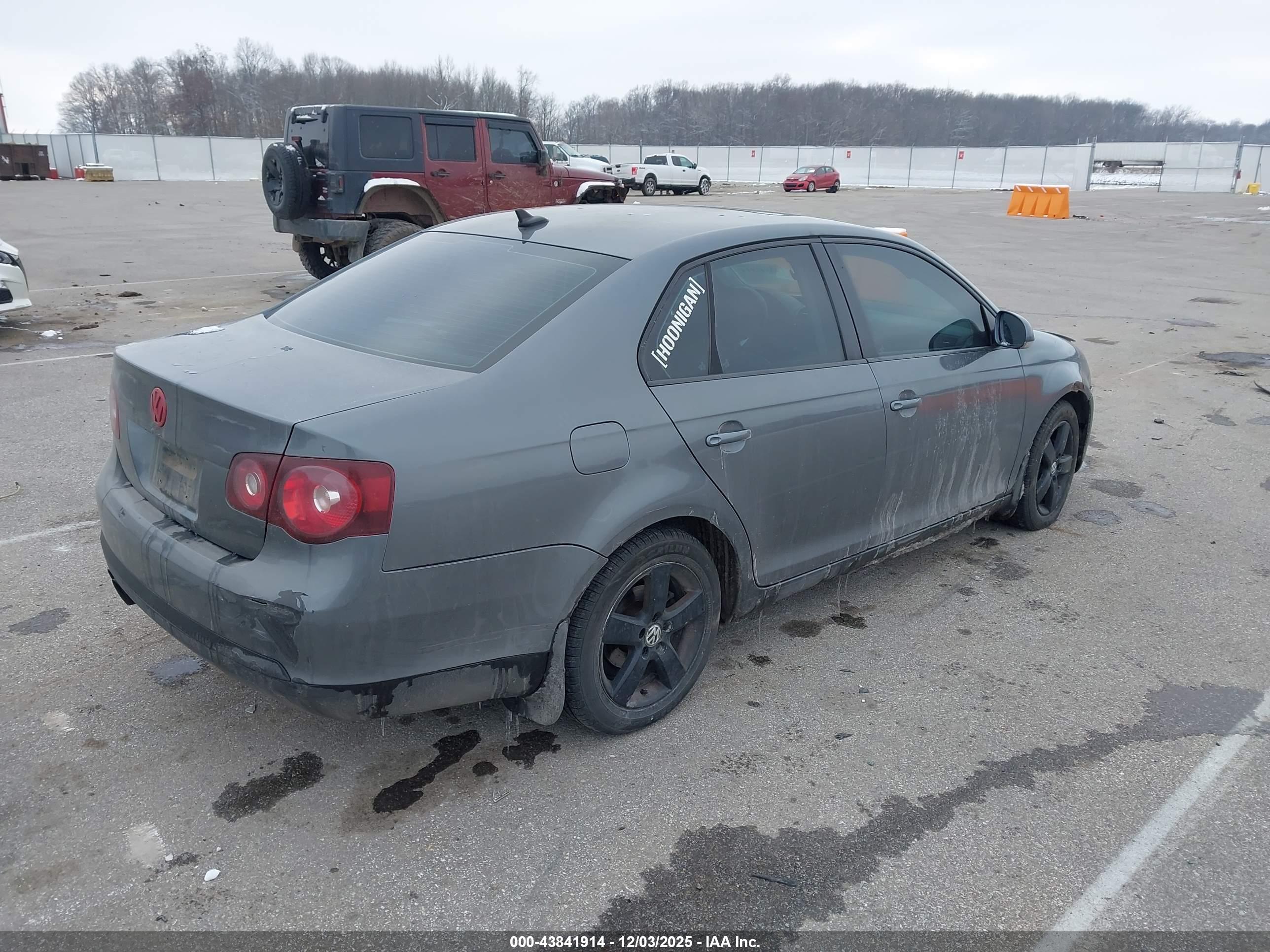 VOLKSWAGEN JETTA image 4