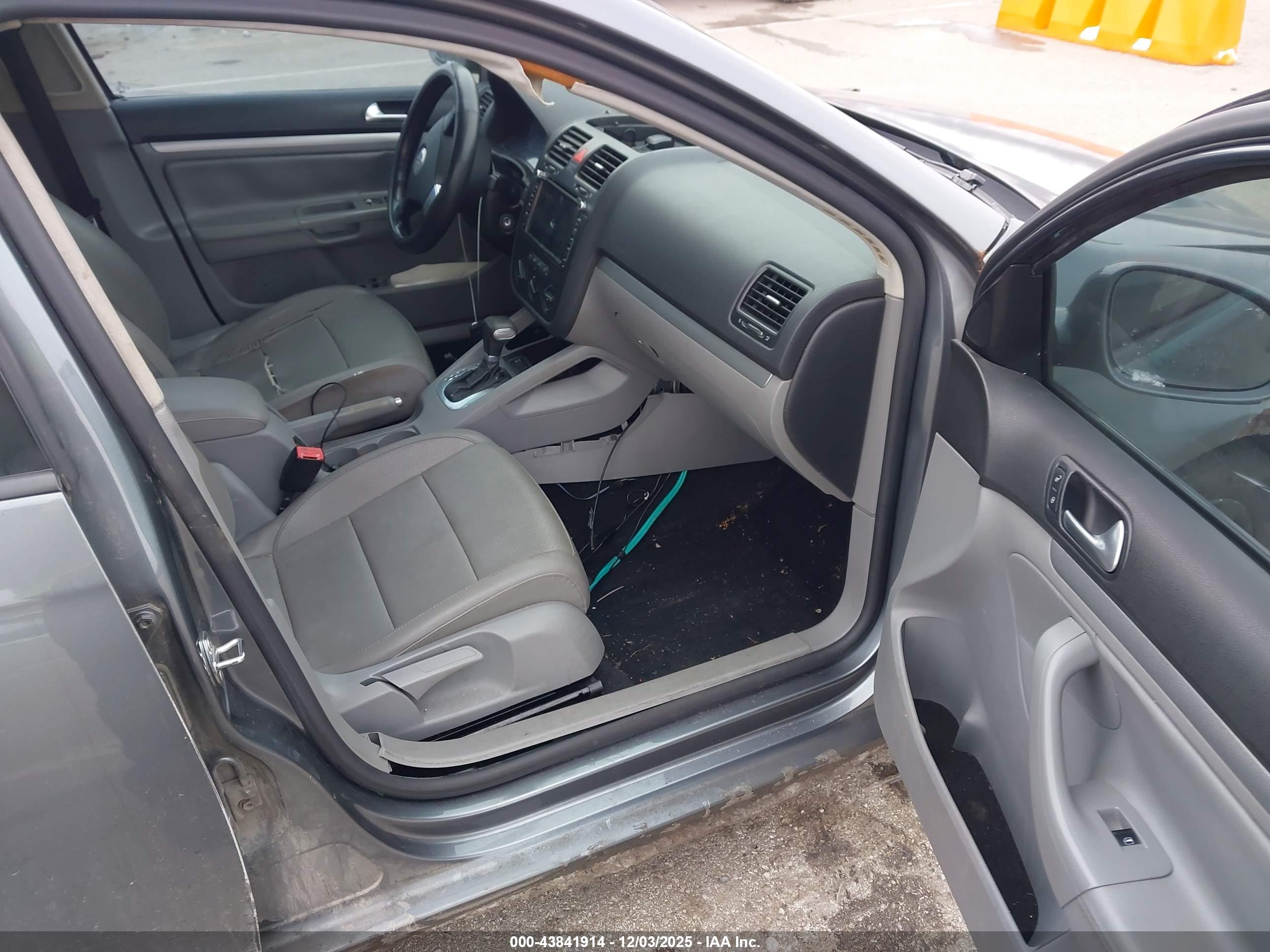 VOLKSWAGEN JETTA image 5