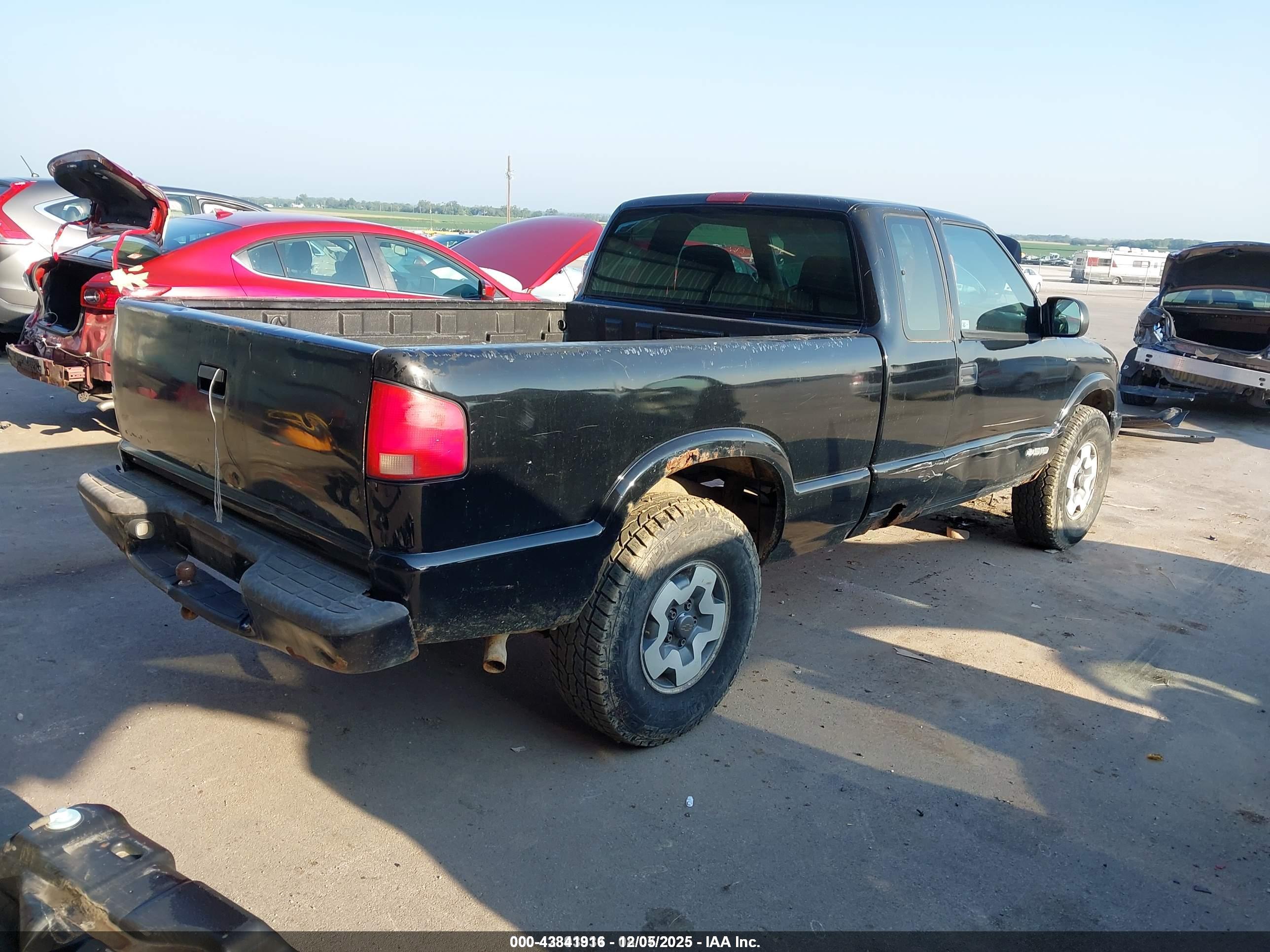 CHEVROLET S-10 image 4