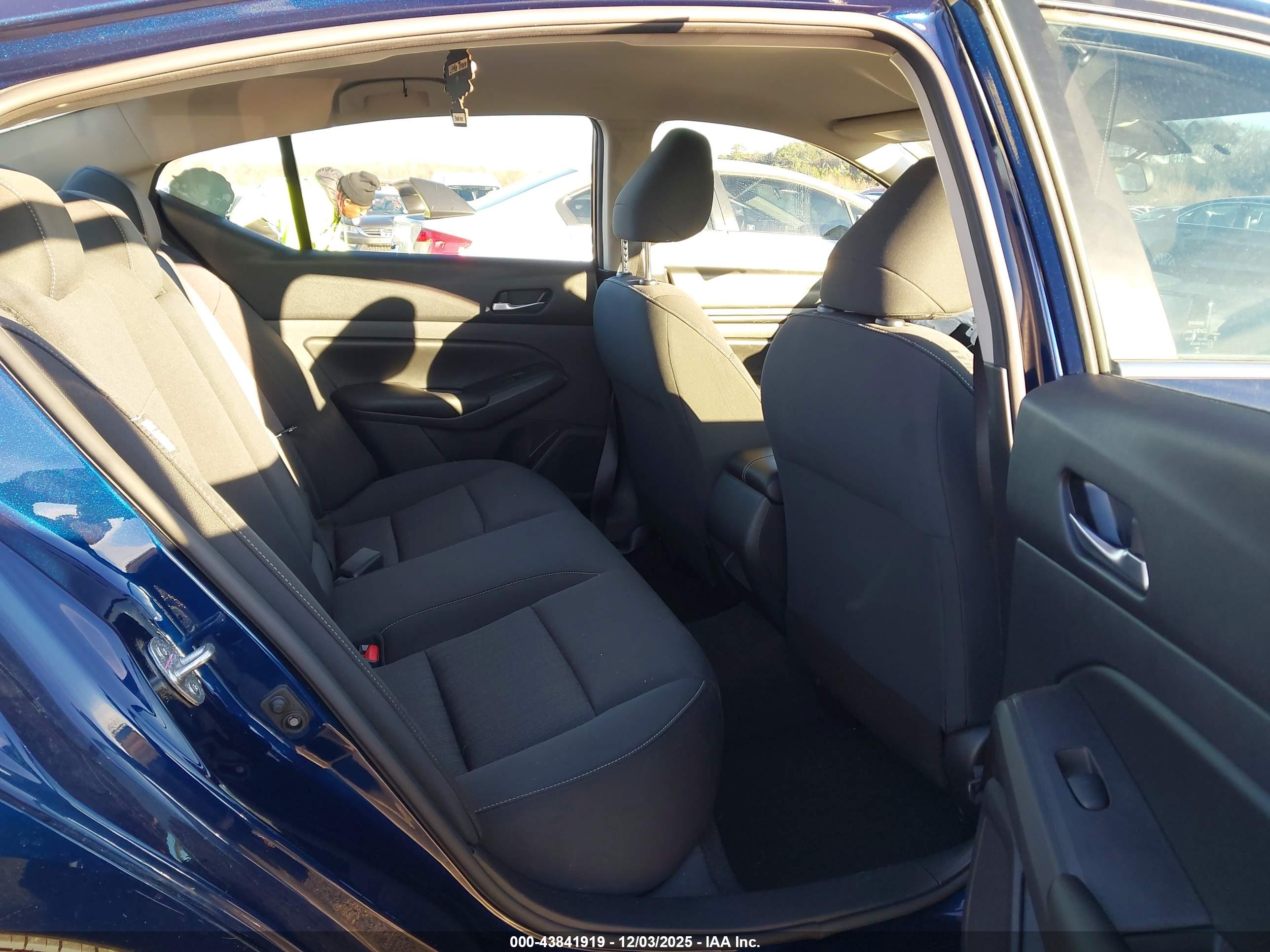 NISSAN ALTIMA image 8