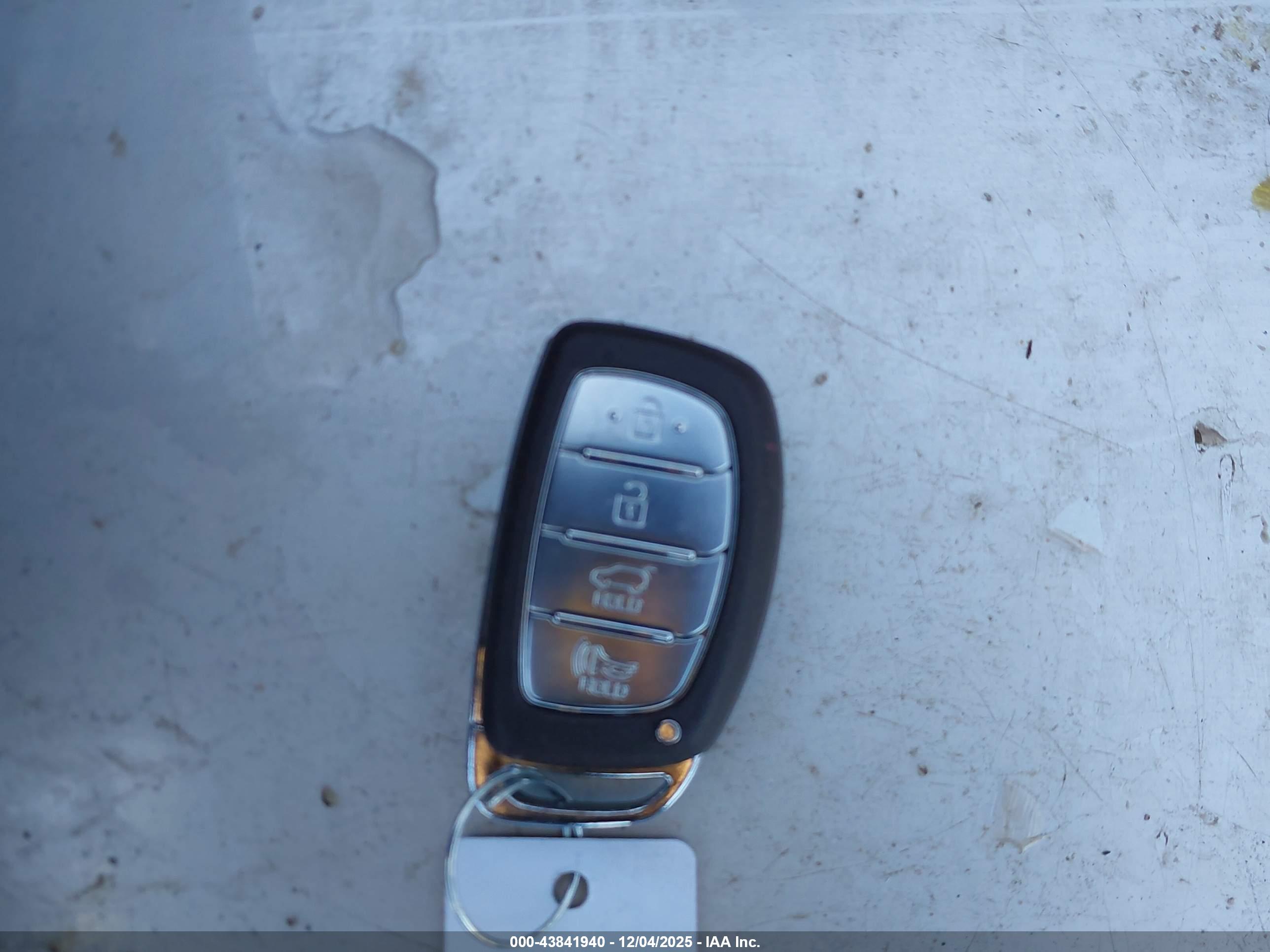 HYUNDAI TUCSON image 11