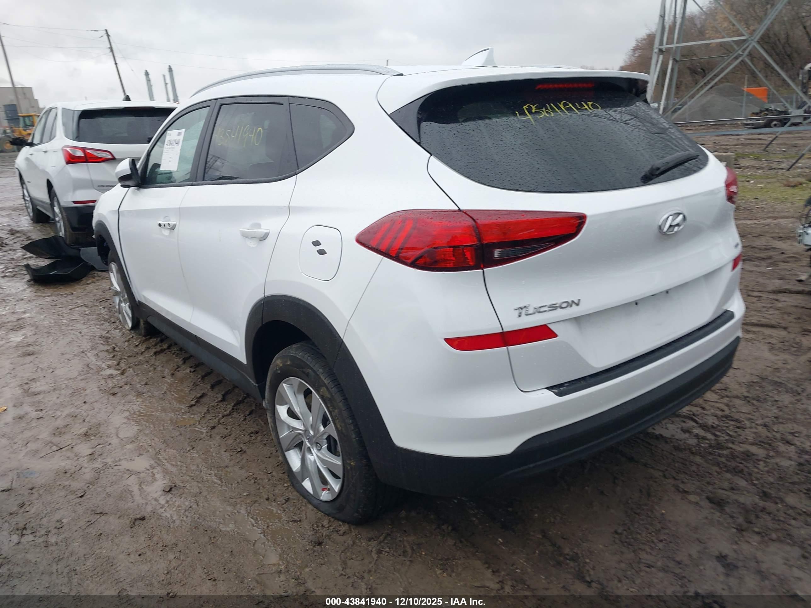 HYUNDAI TUCSON image 3