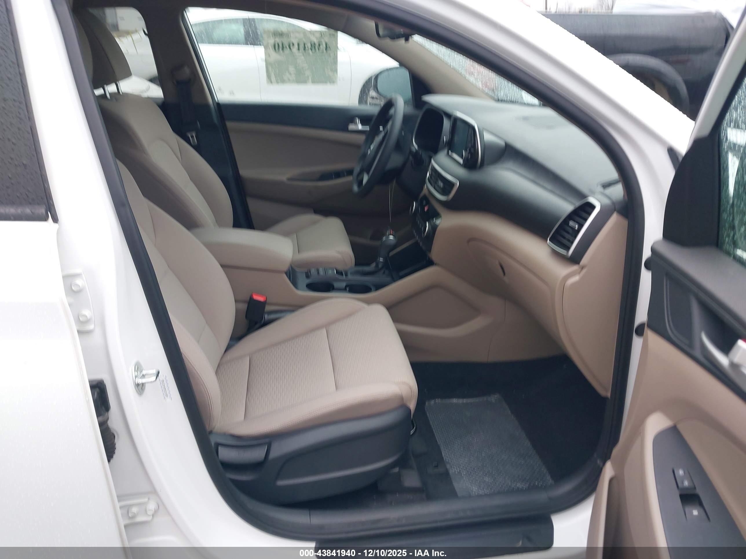 HYUNDAI TUCSON image 5